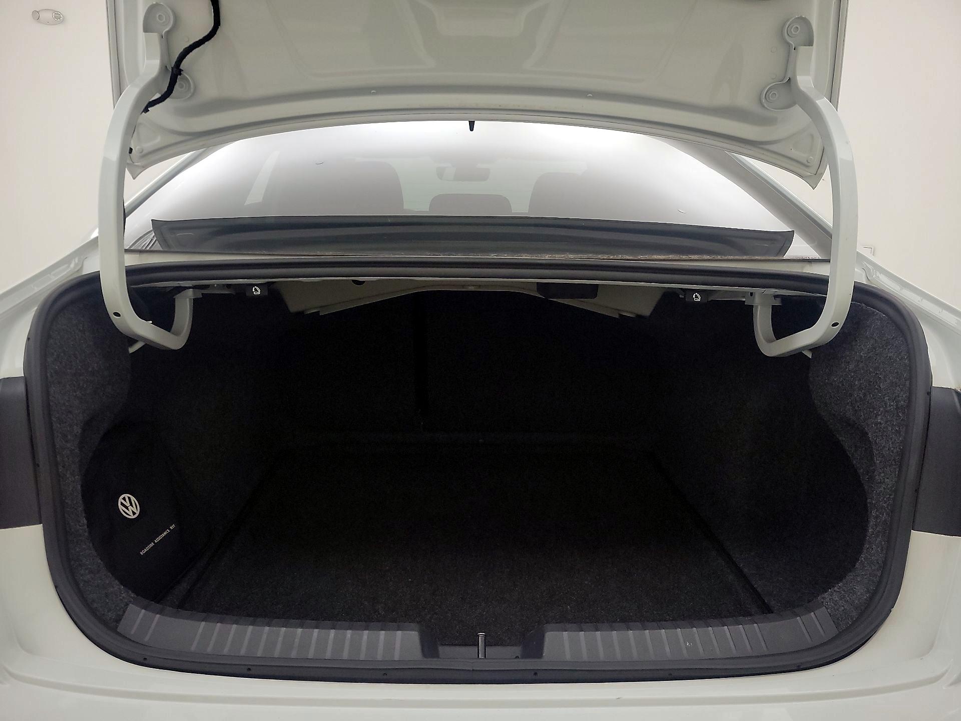 Thumbnail: 2023 Volkswagen Jetta - 20