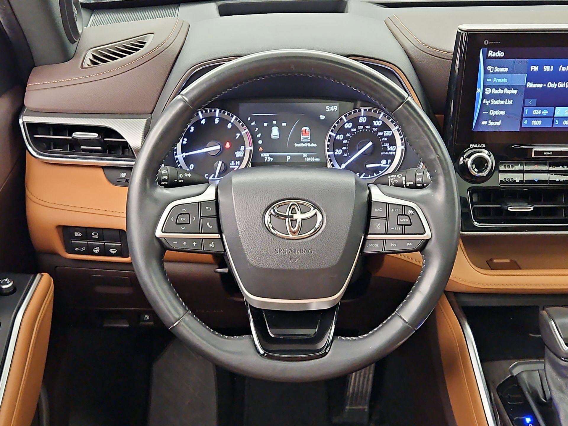 Thumbnail: 2022 Toyota Highlander - 10
