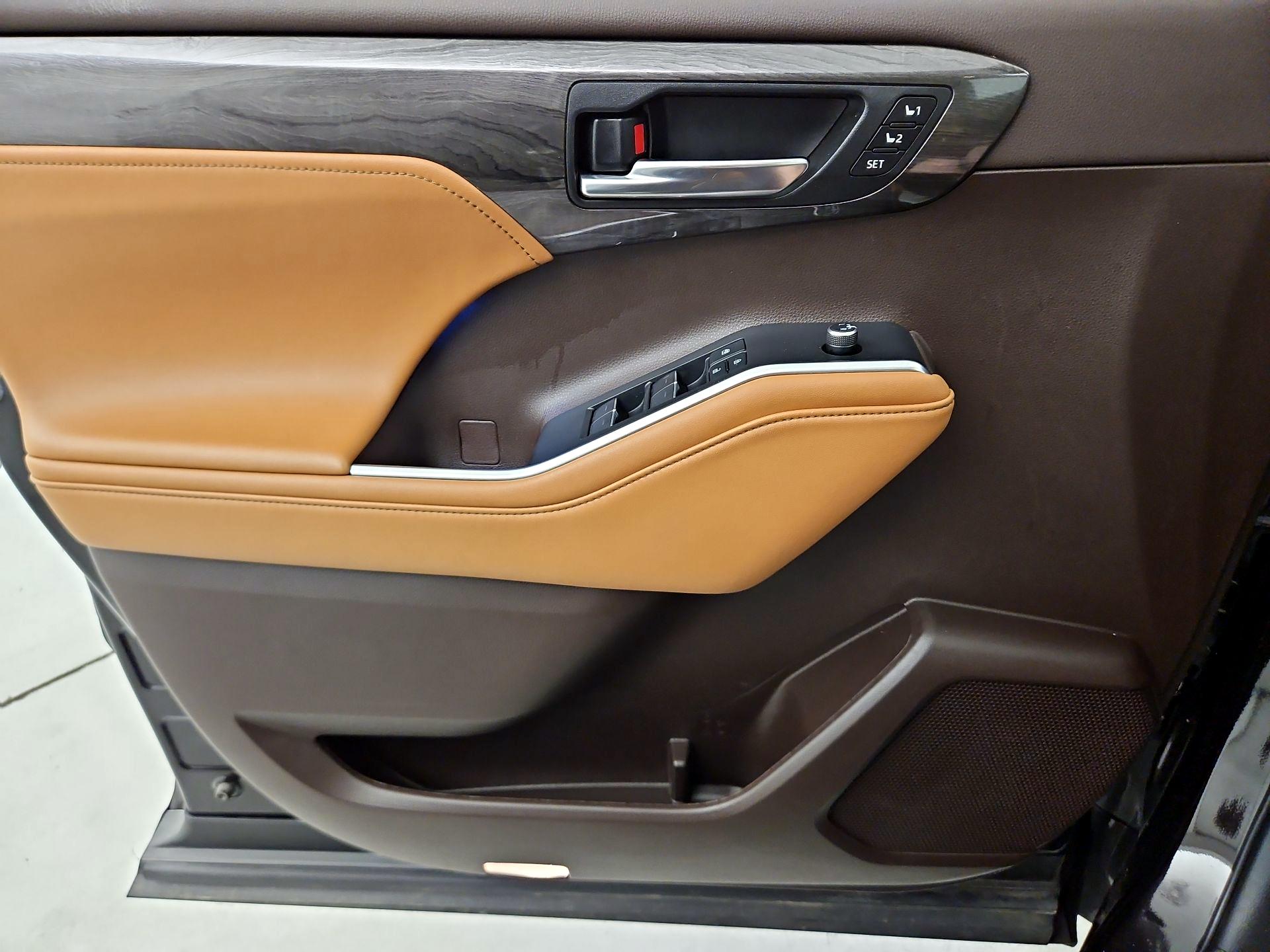 Thumbnail: 2022 Toyota Highlander - 12