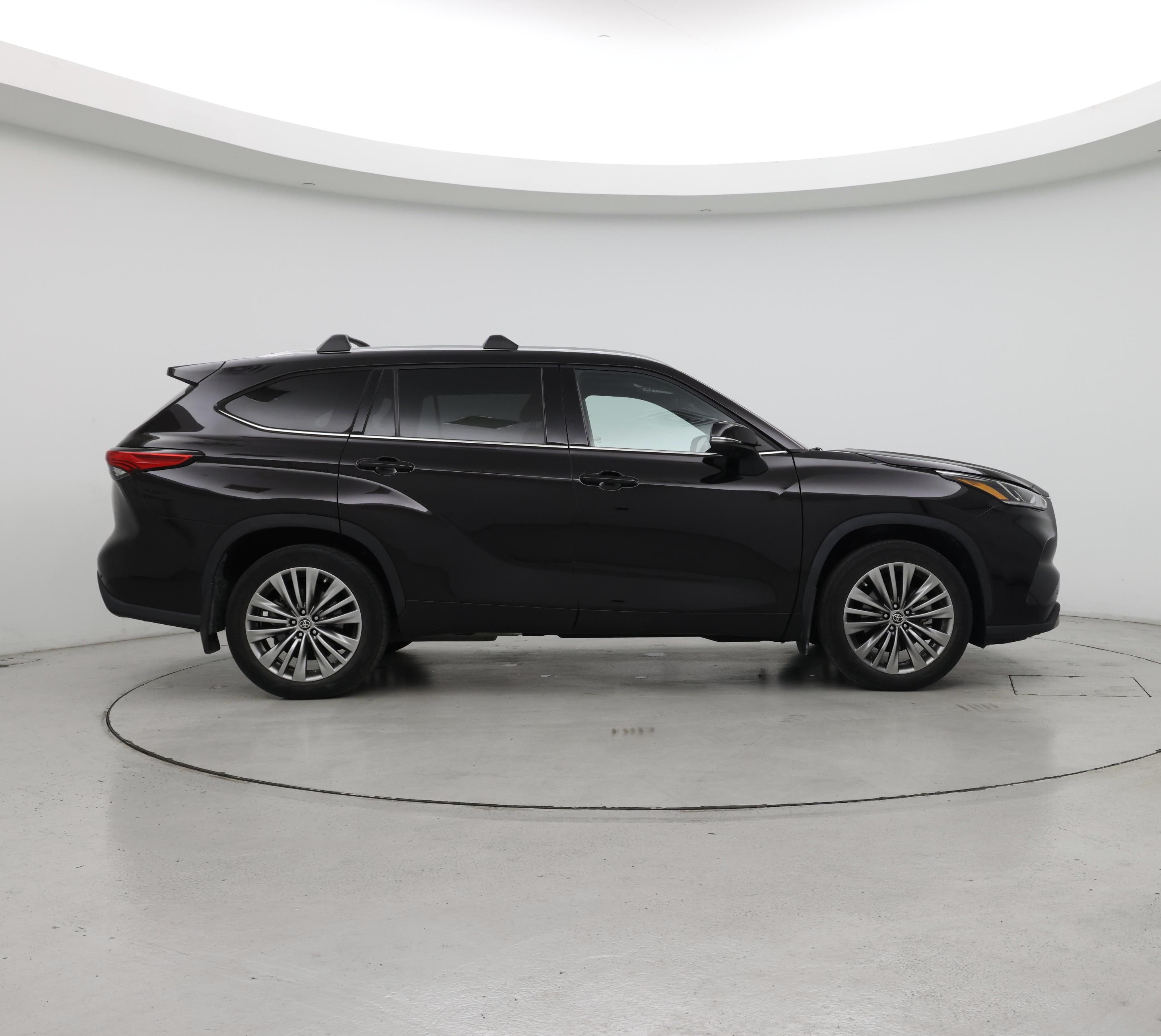 Thumbnail: 2022 Toyota Highlander - 7