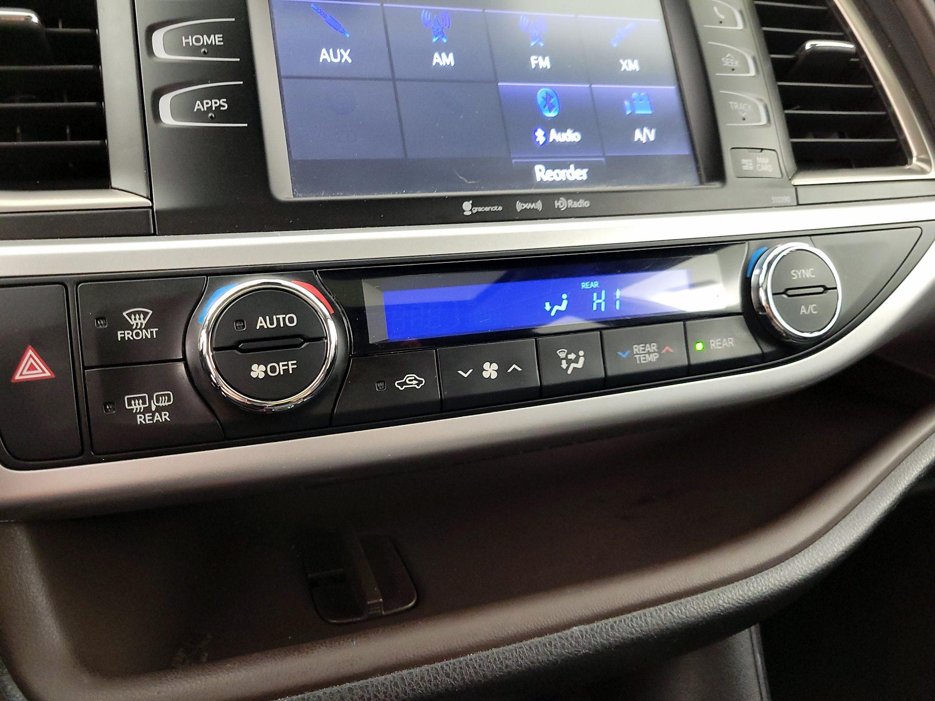 Thumbnail: 2019 Toyota Highlander - 17