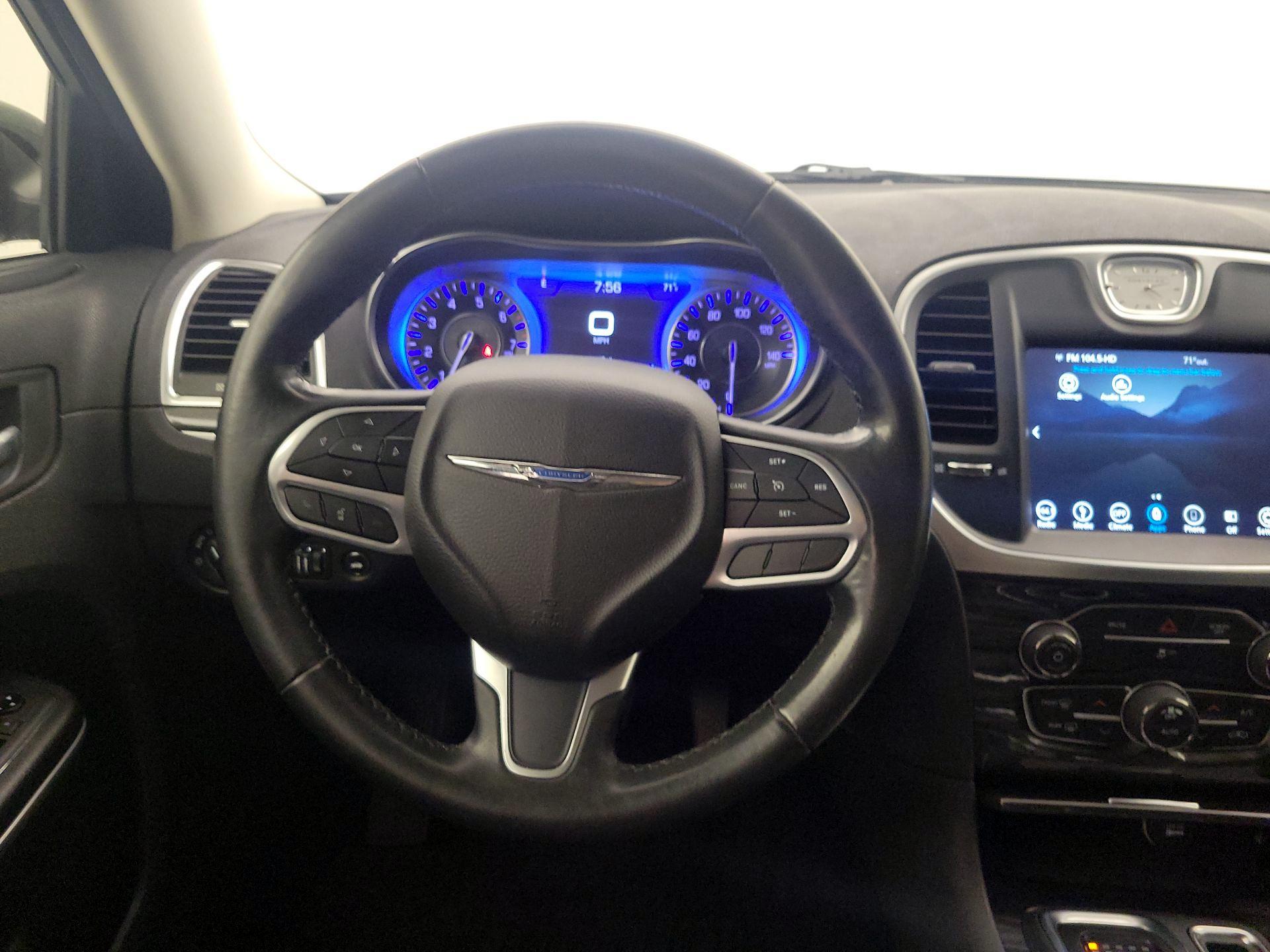 Thumbnail: 2019 Chrysler 300 - 10