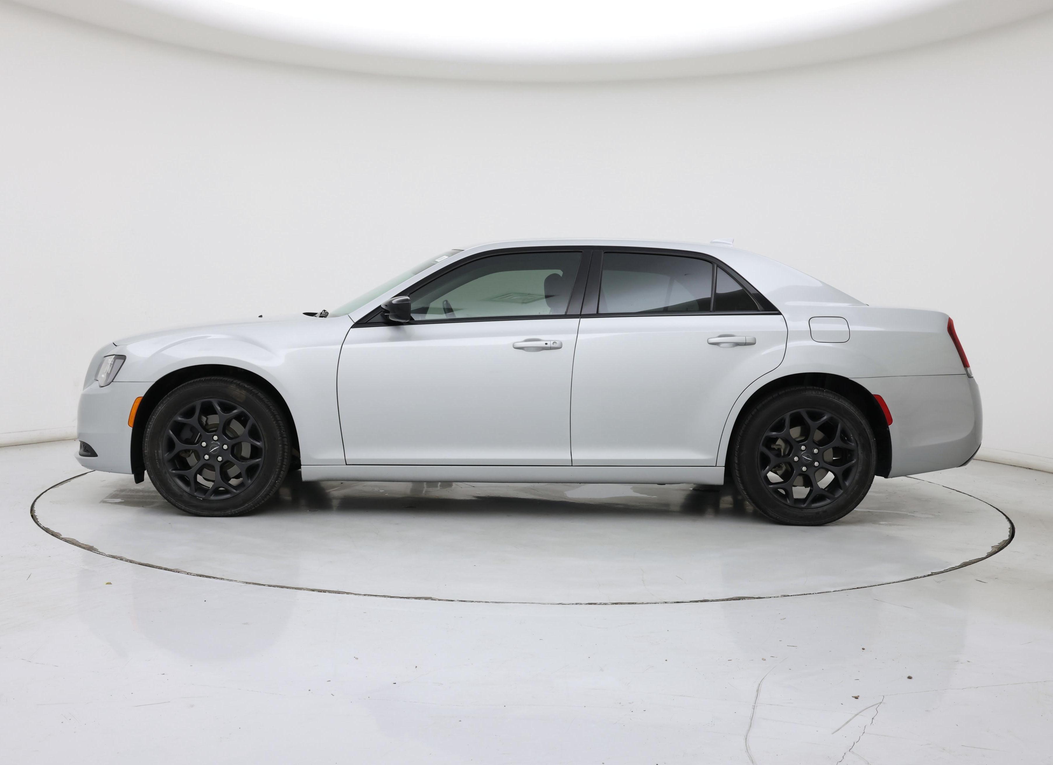 Thumbnail: 2019 Chrysler 300 - 3