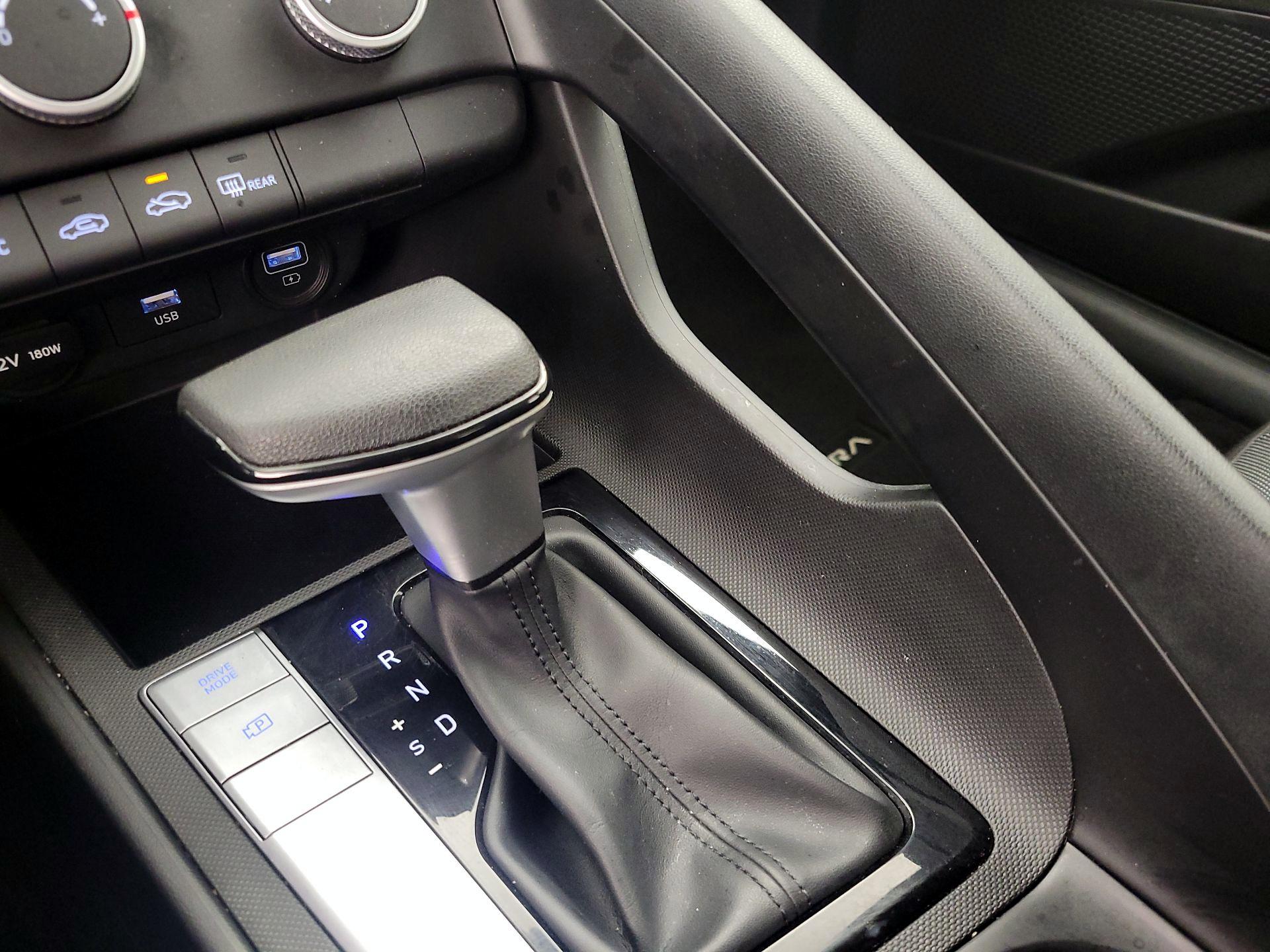 Thumbnail: 2022 Hyundai Elantra - 17
