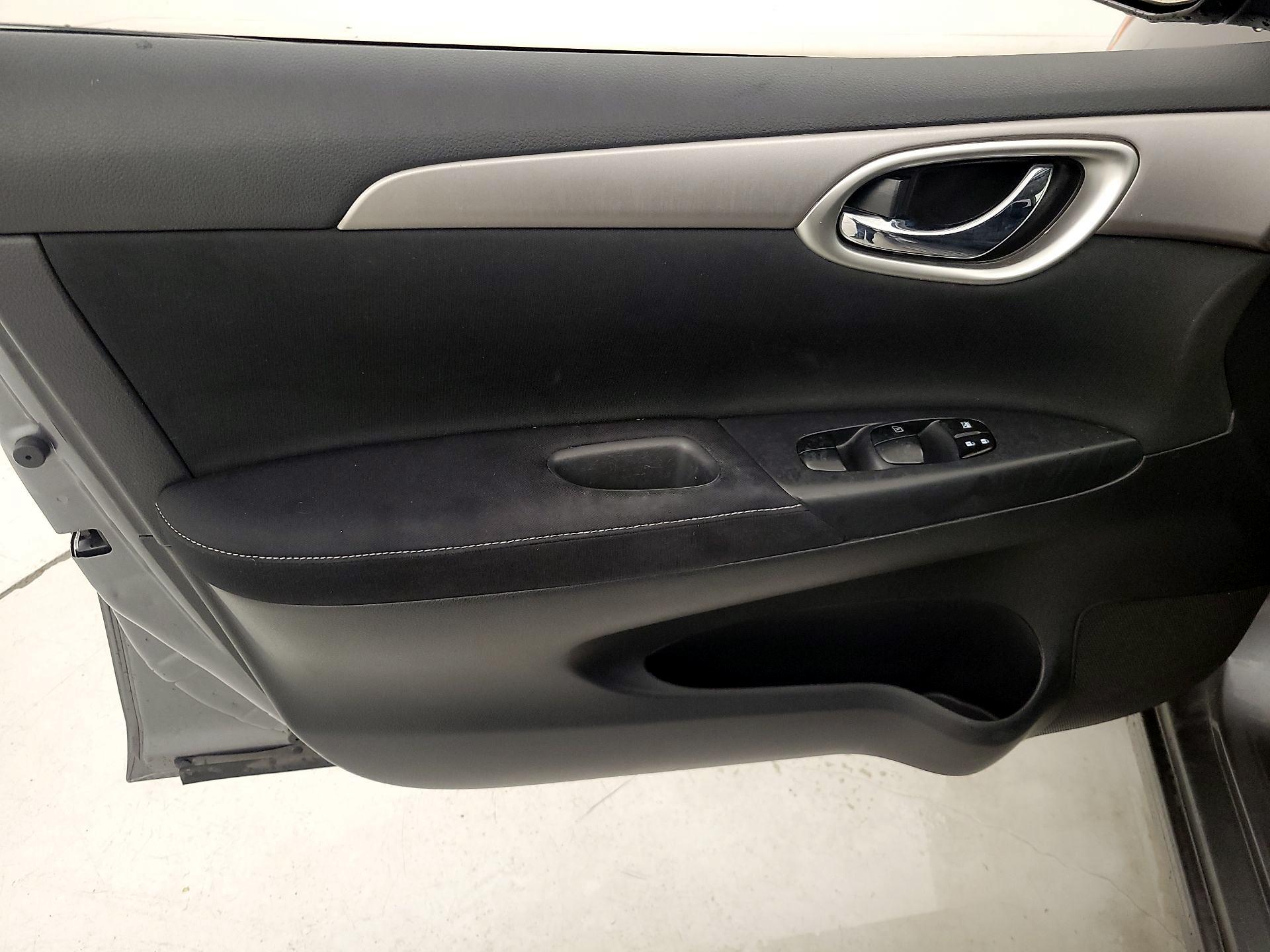 Thumbnail: 2015 Nissan Sentra - 12