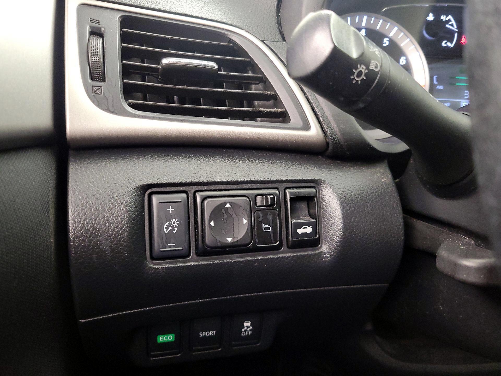 Thumbnail: 2015 Nissan Sentra - 13