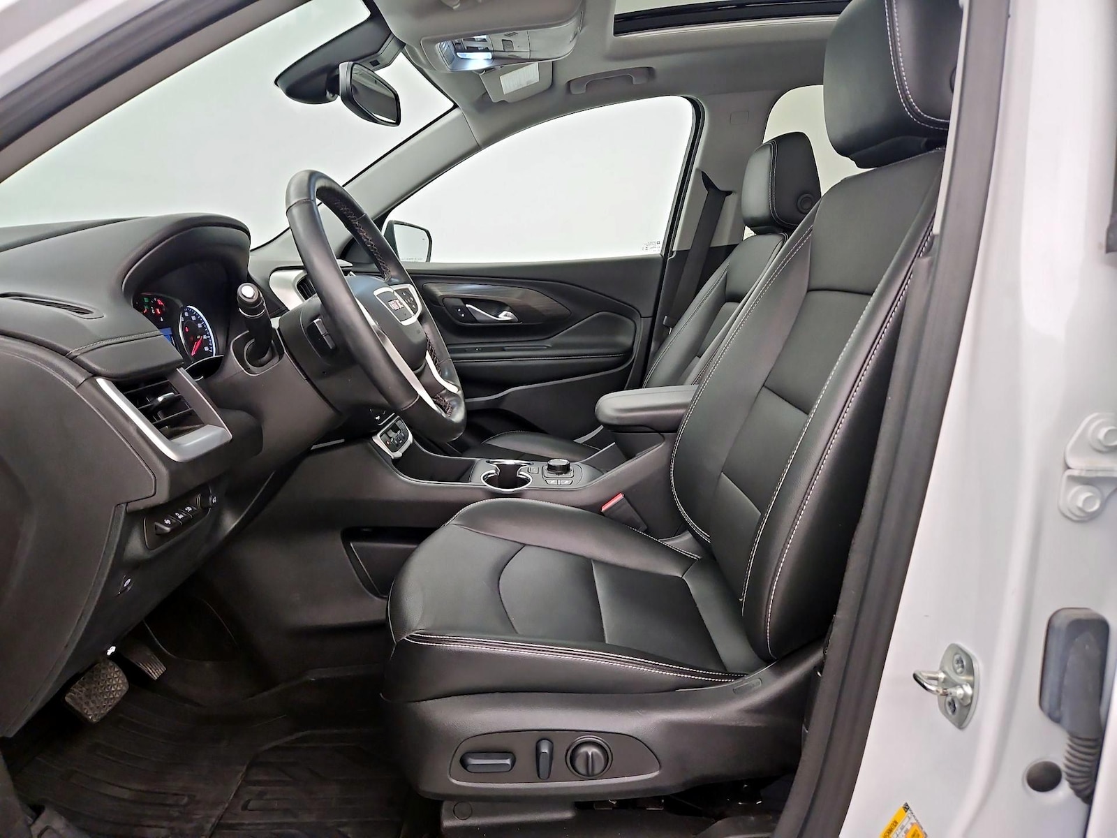 2024 GMC Terrain SLT - Photo 12