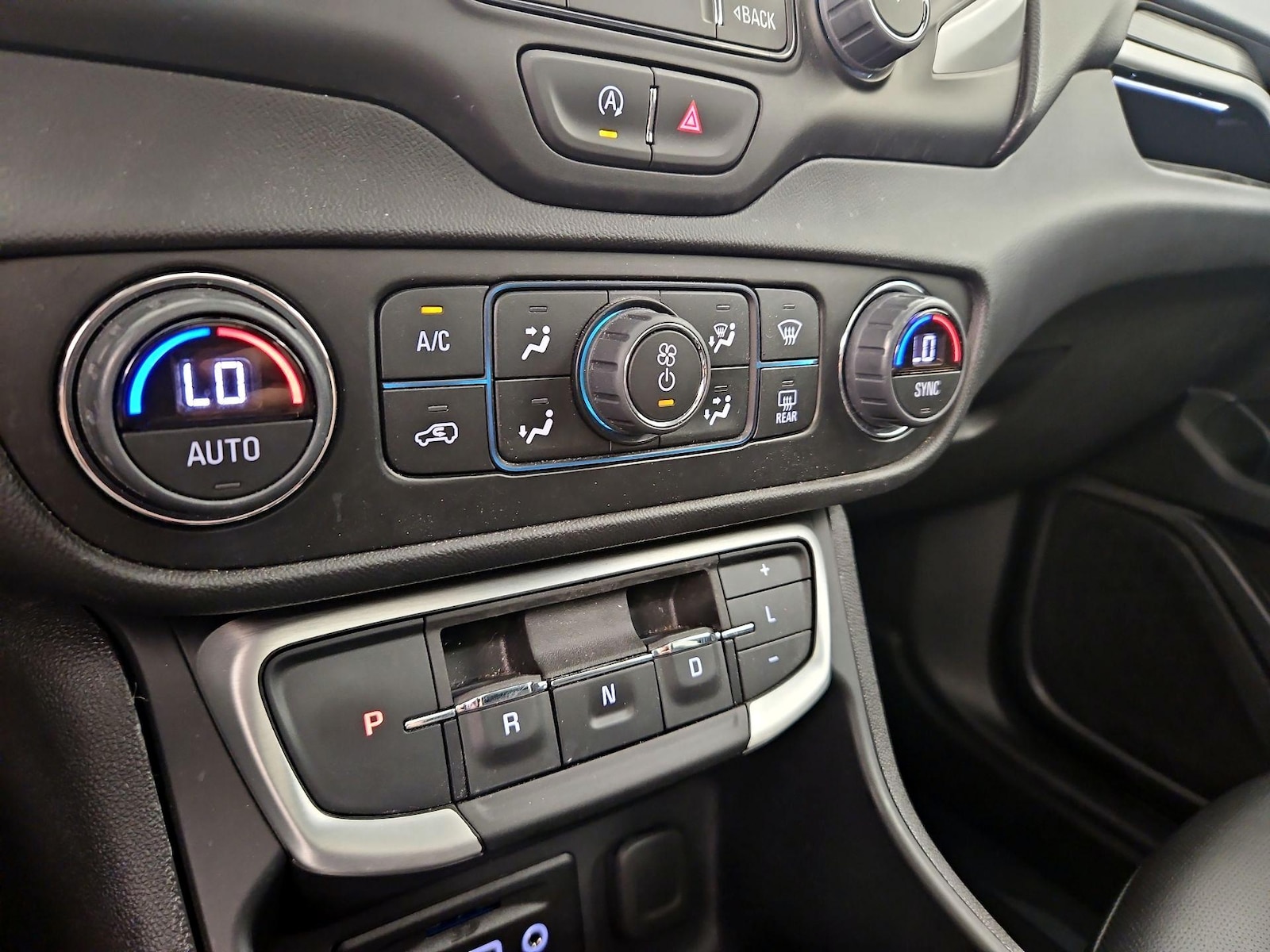2024 GMC Terrain SLT - Photo 17