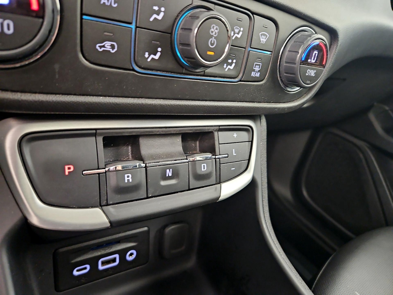 2024 GMC Terrain SLT - Photo 18