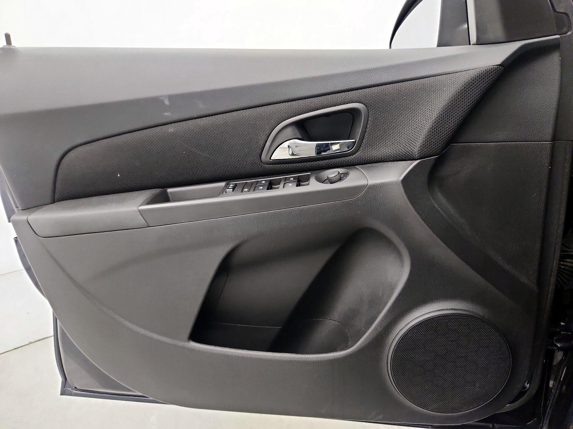 Thumbnail: 2015 Chevrolet Cruze - 12