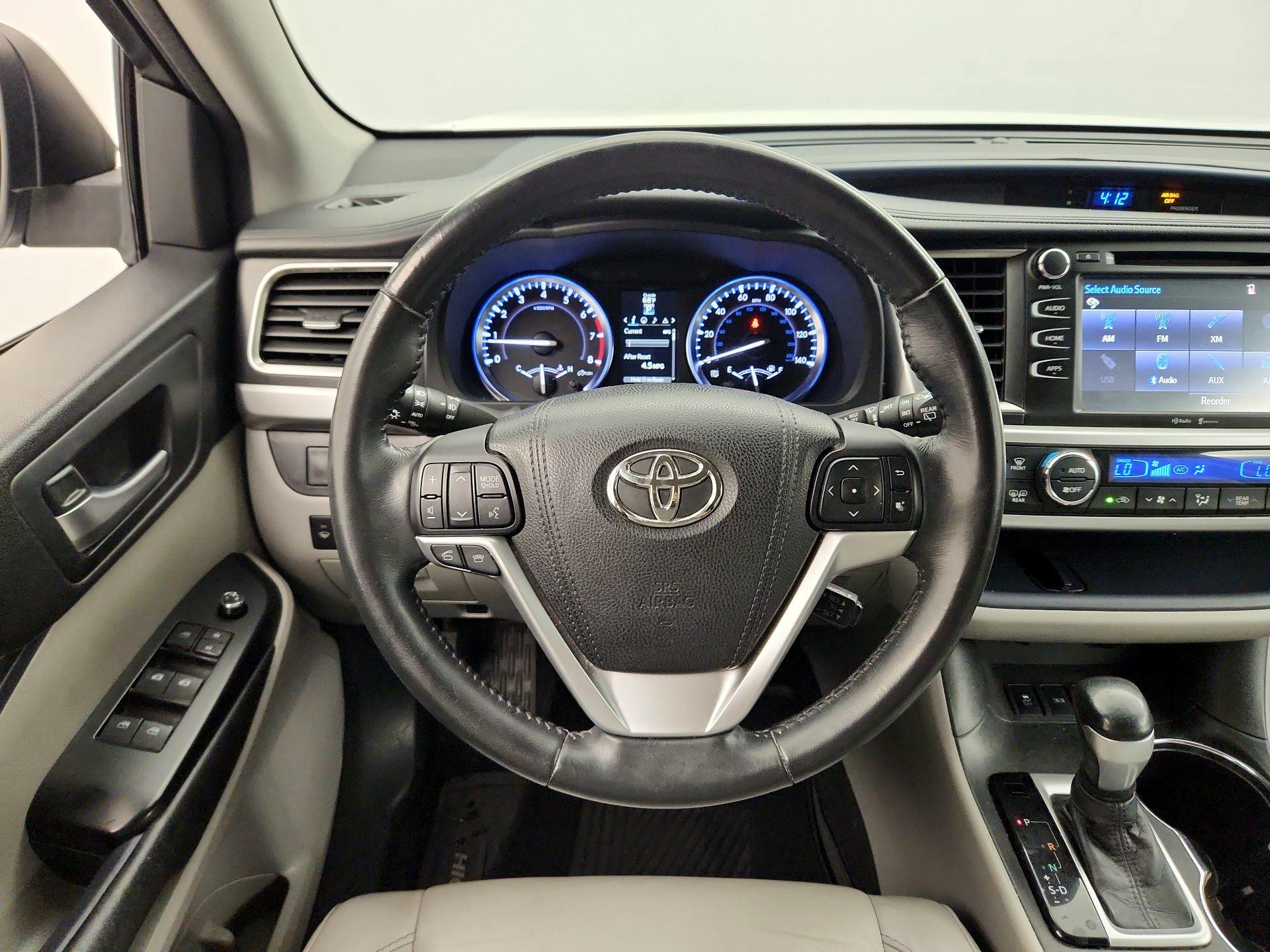 Thumbnail: 2015 Toyota Highlander - 10