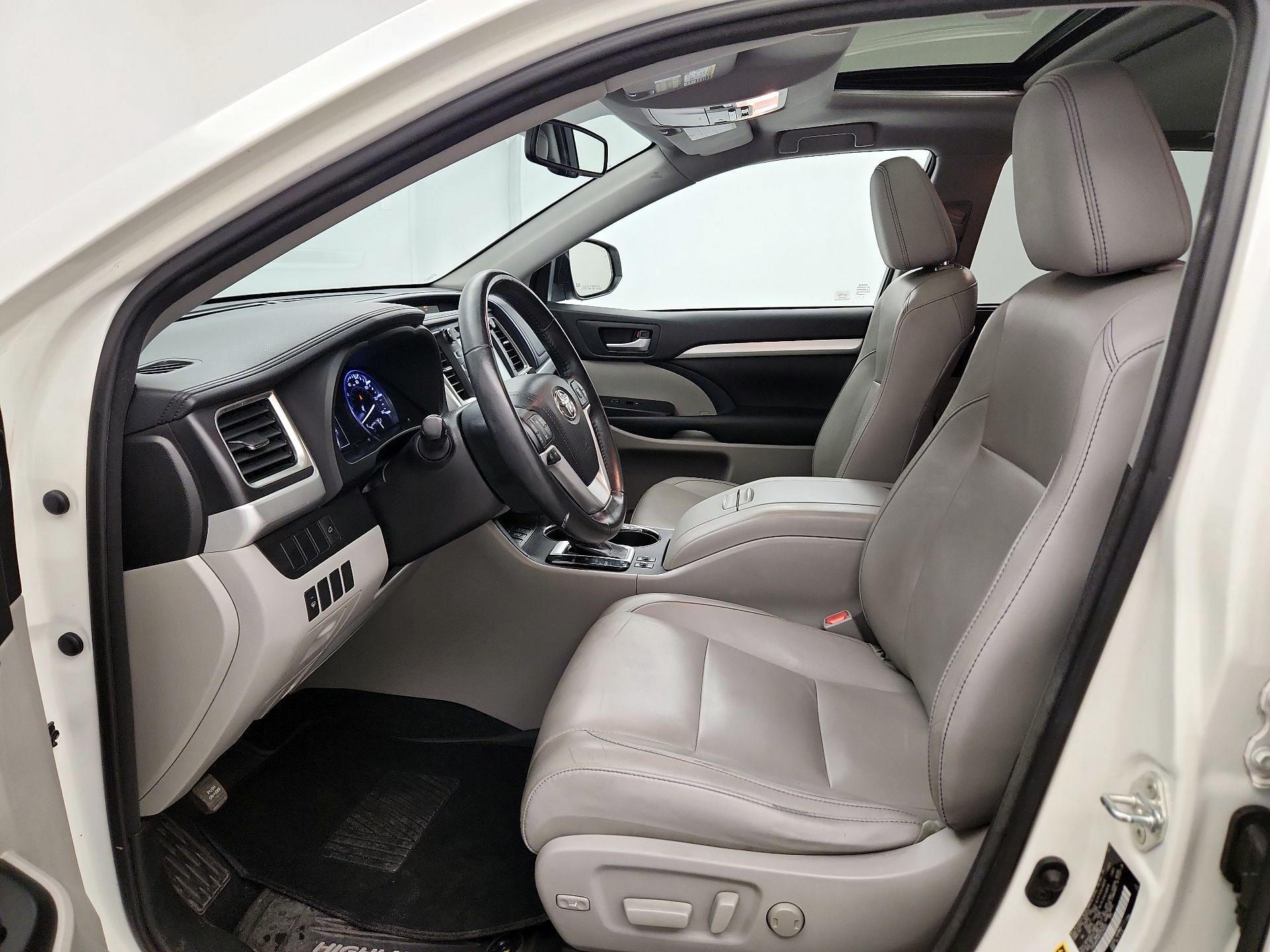 Thumbnail: 2015 Toyota Highlander - 11