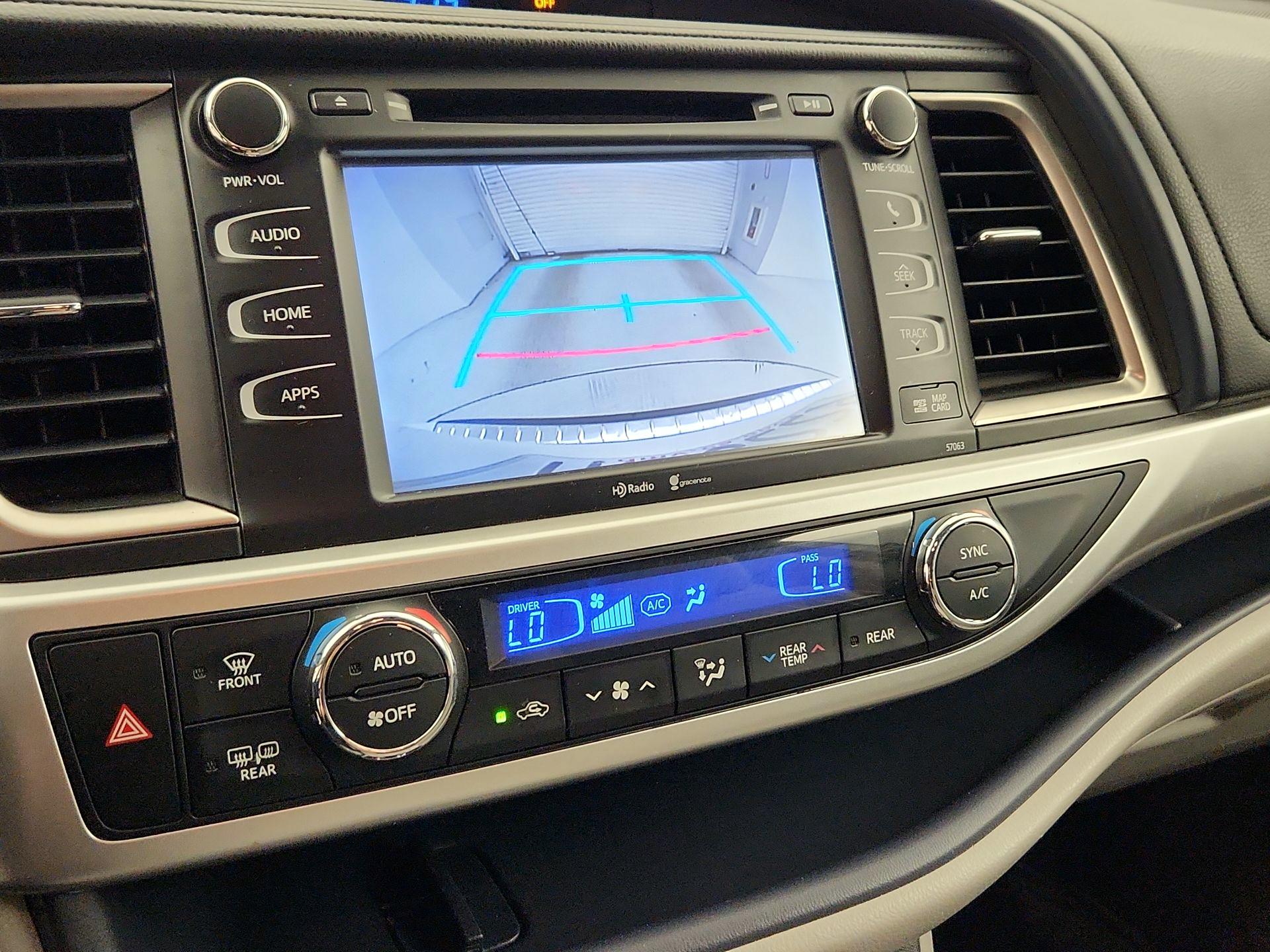 Thumbnail: 2015 Toyota Highlander - 14