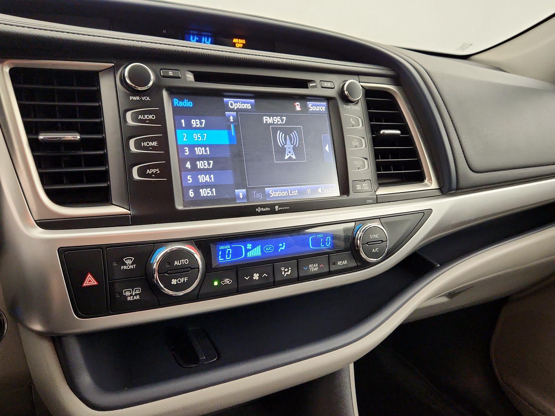 Thumbnail: 2015 Toyota Highlander - 15