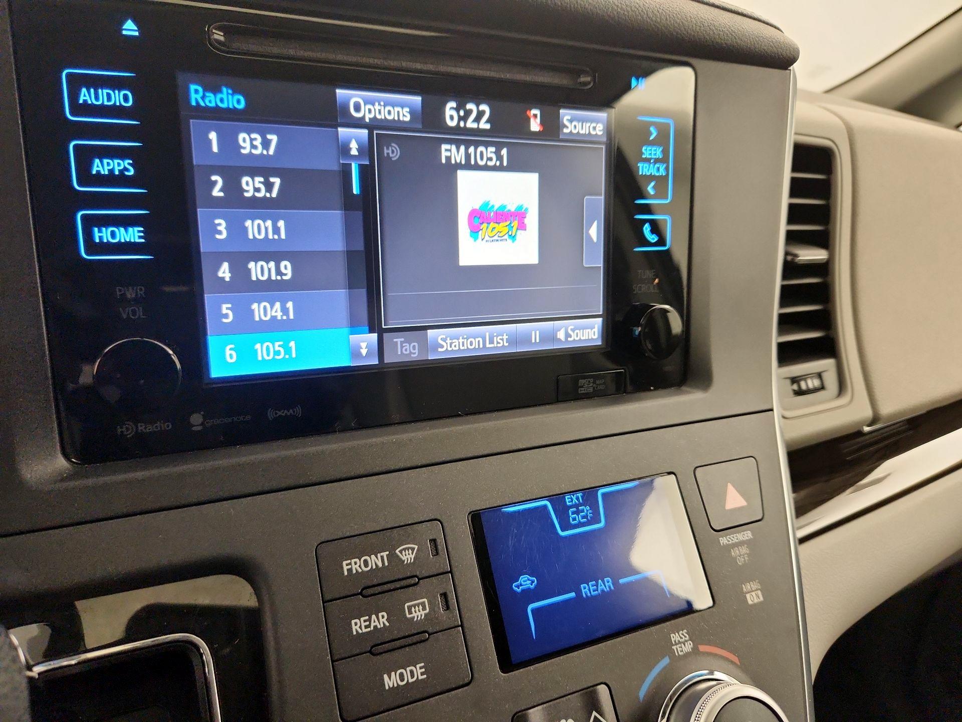Thumbnail: 2017 Toyota Sienna - 16