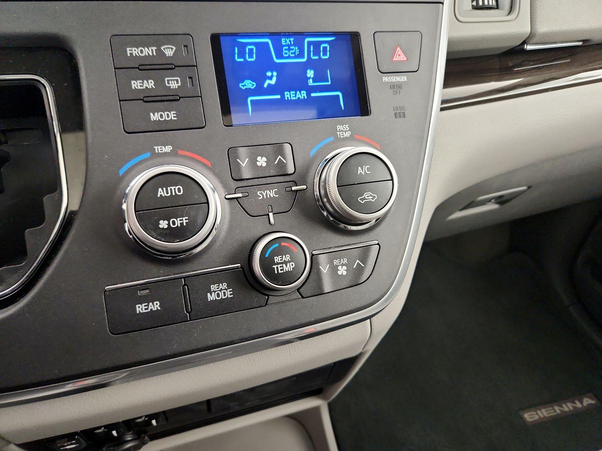 Thumbnail: 2017 Toyota Sienna - 17