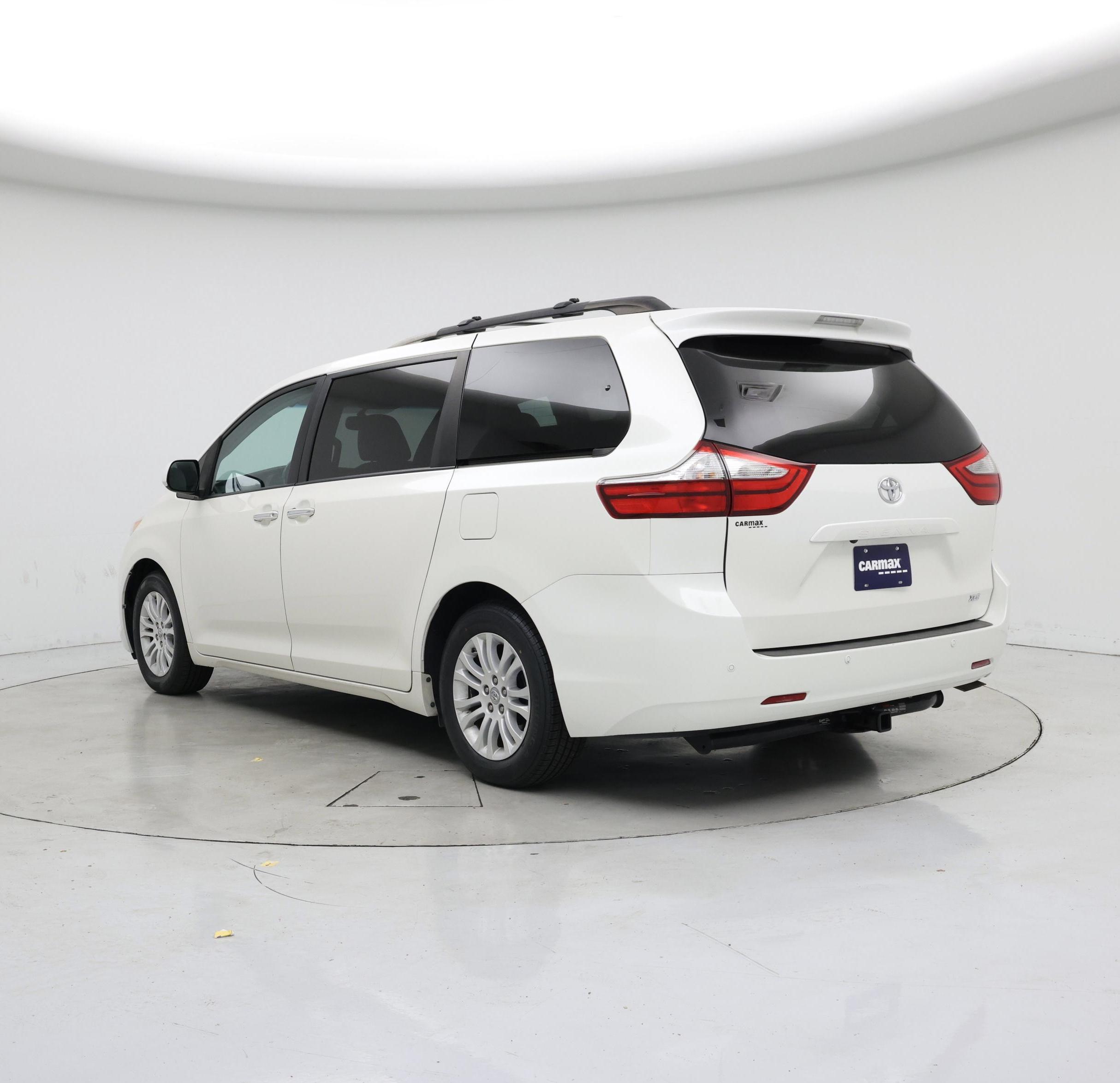 Thumbnail: 2017 Toyota Sienna - 2
