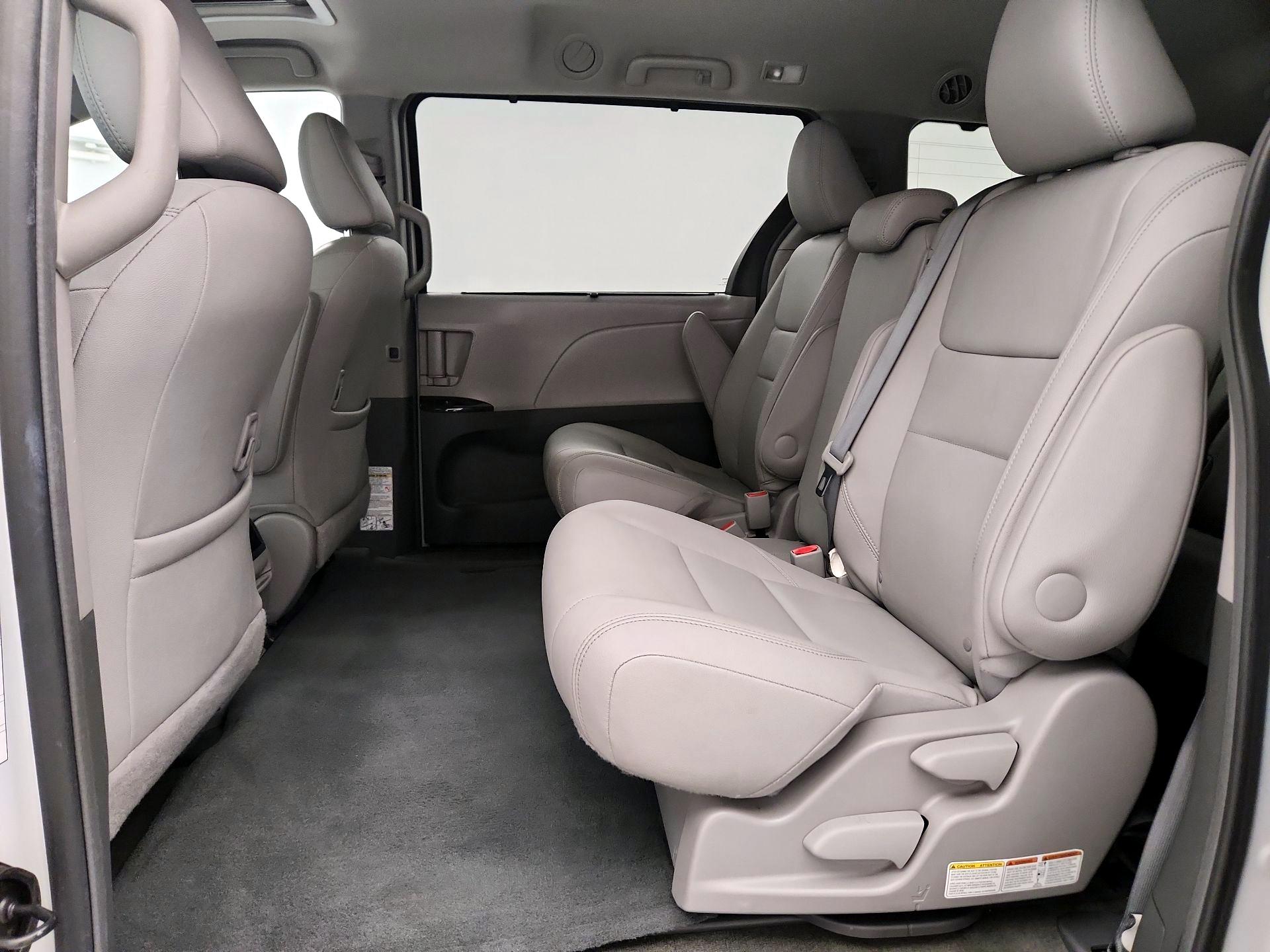 Thumbnail: 2017 Toyota Sienna - 20