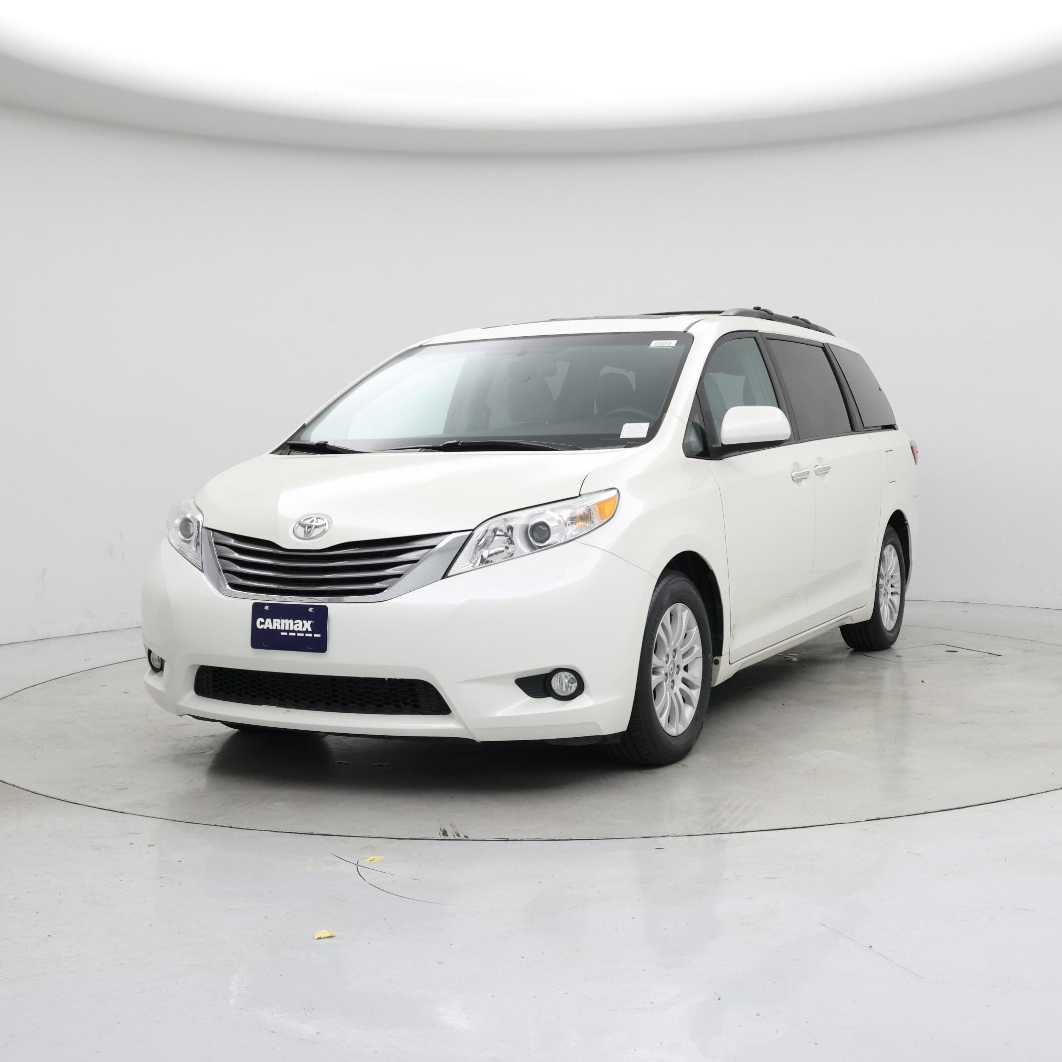 Thumbnail: 2017 Toyota Sienna - 4