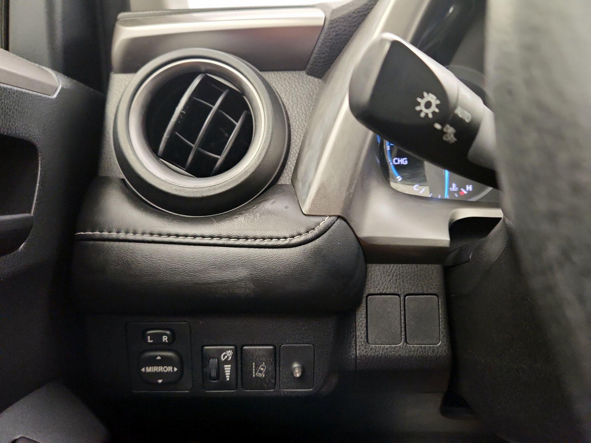 Thumbnail: 2018 Toyota RAV4 - 13