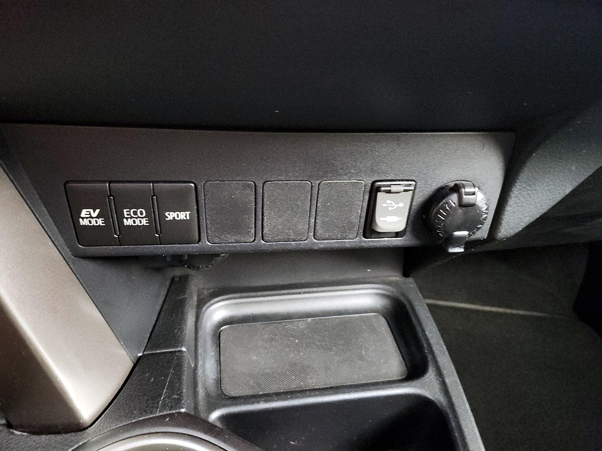 Thumbnail: 2018 Toyota RAV4 - 18
