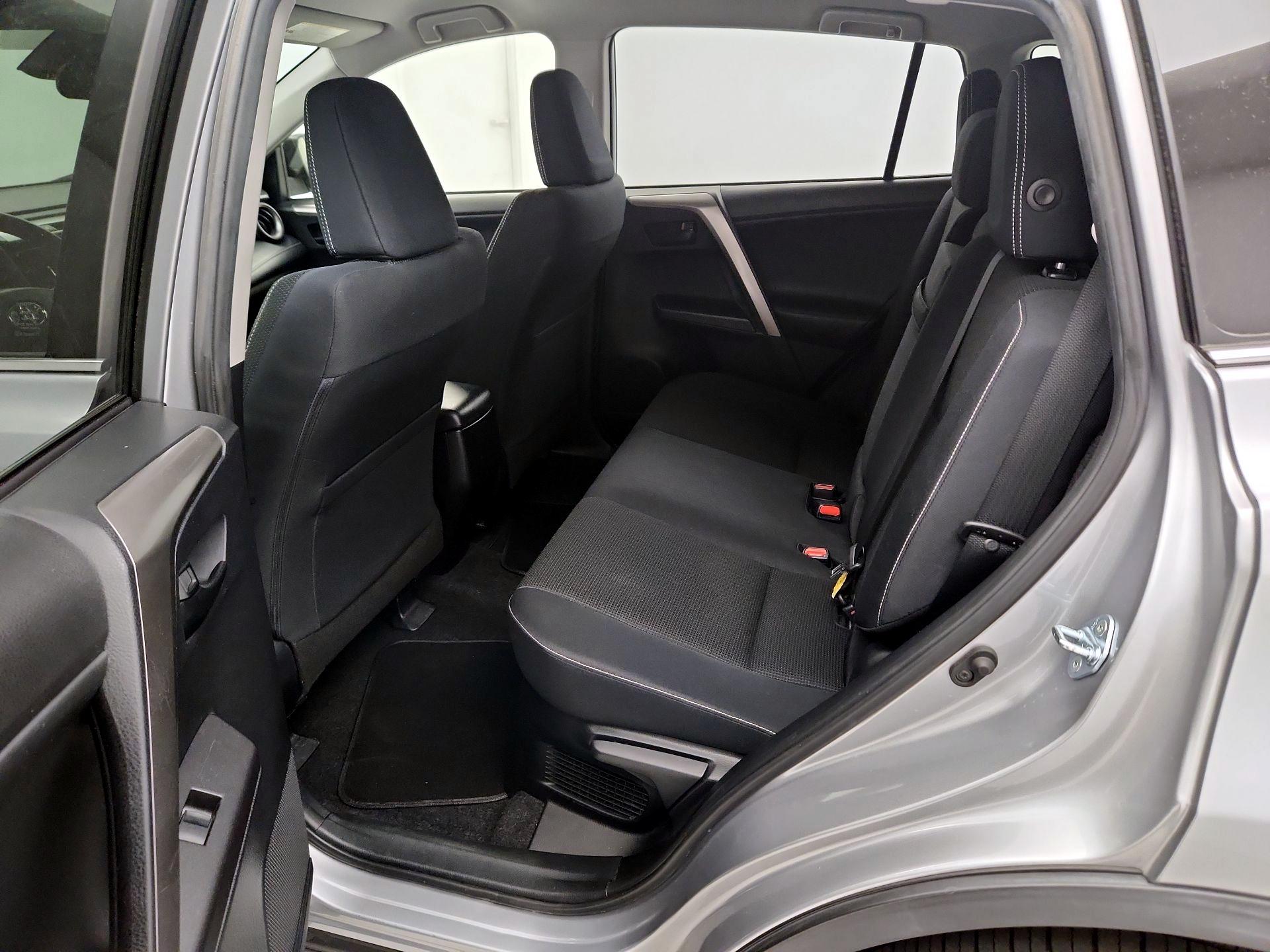 Thumbnail: 2018 Toyota RAV4 - 19