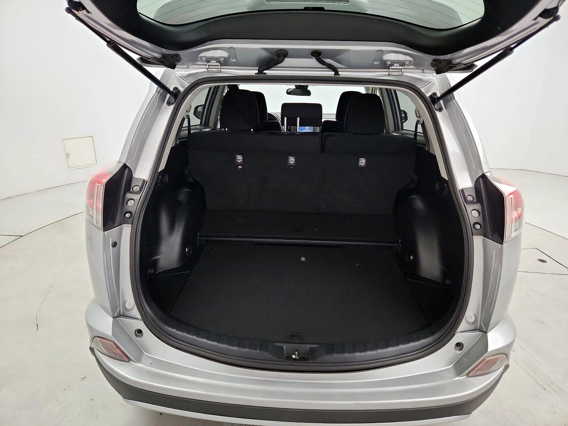Thumbnail: 2018 Toyota RAV4 - 20