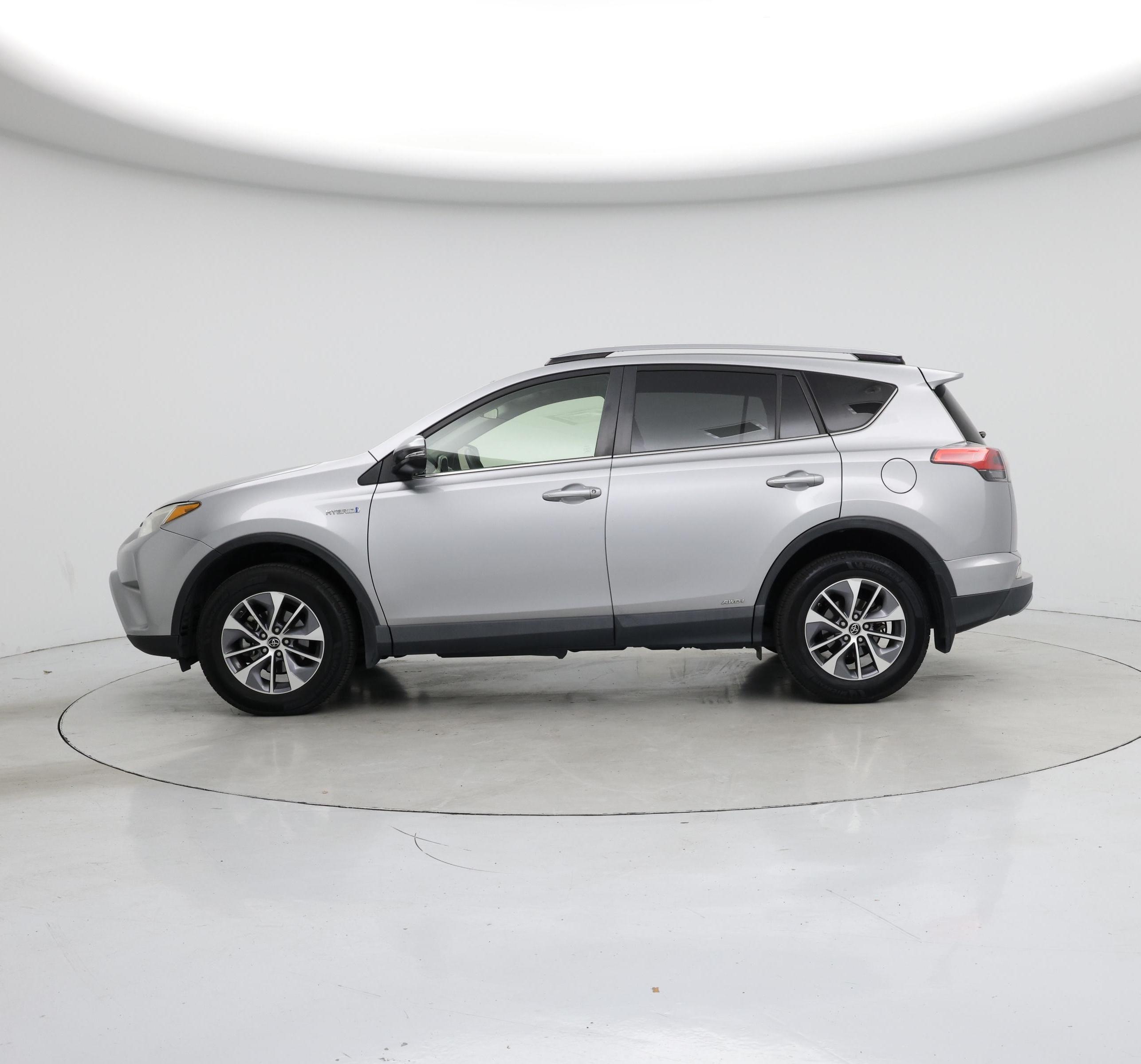 Thumbnail: 2018 Toyota RAV4 - 3