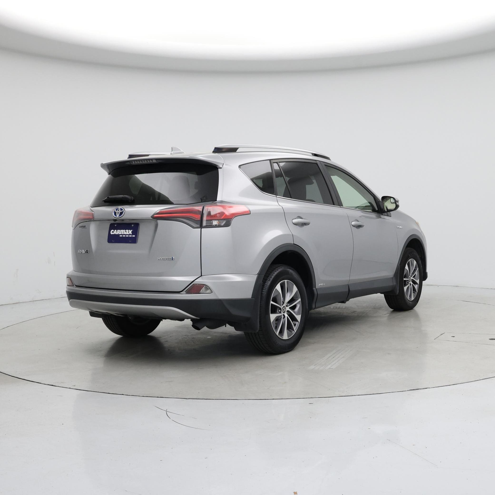 Thumbnail: 2018 Toyota RAV4 - 8