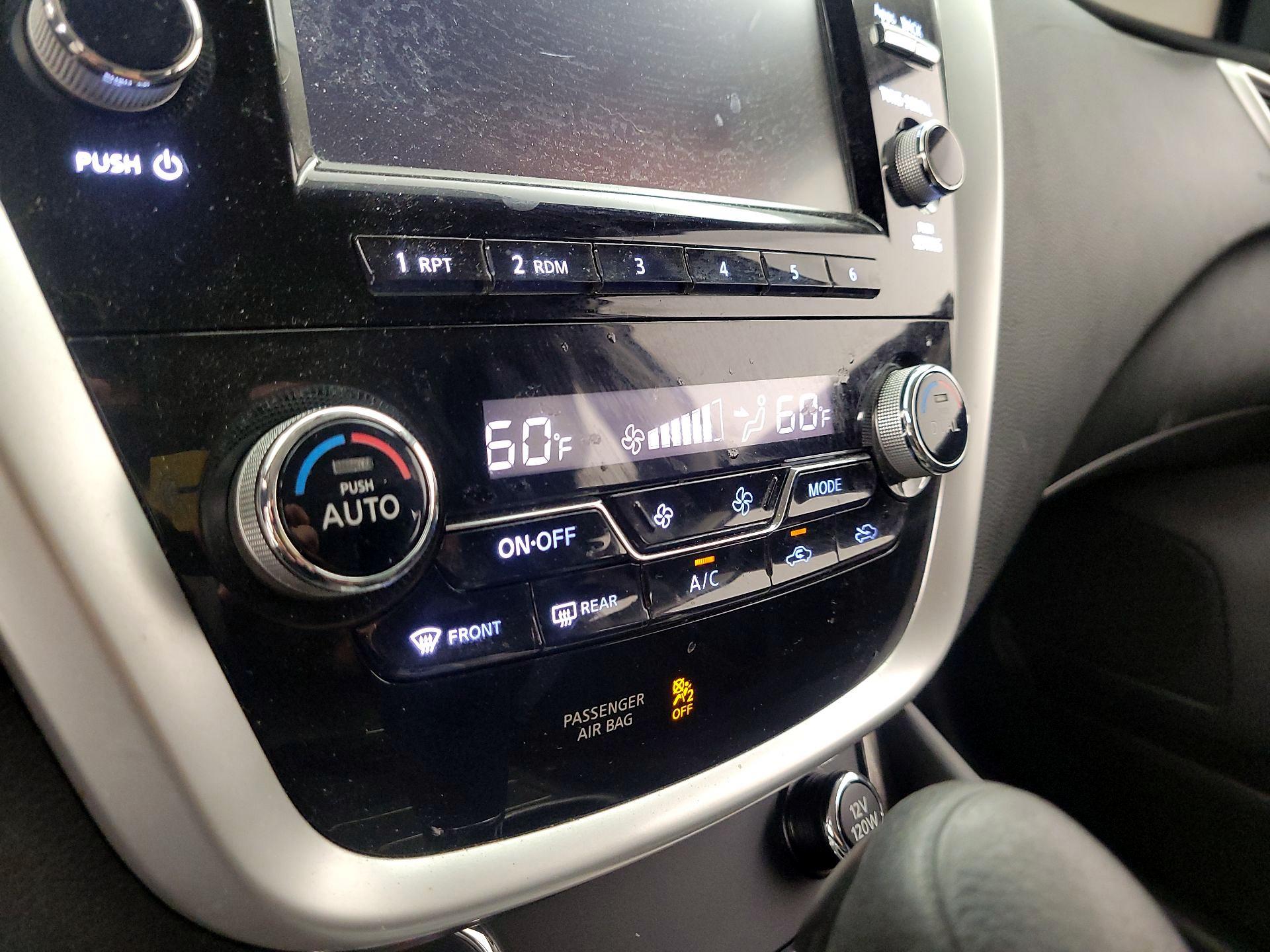 Thumbnail: 2016 Nissan Murano - 16