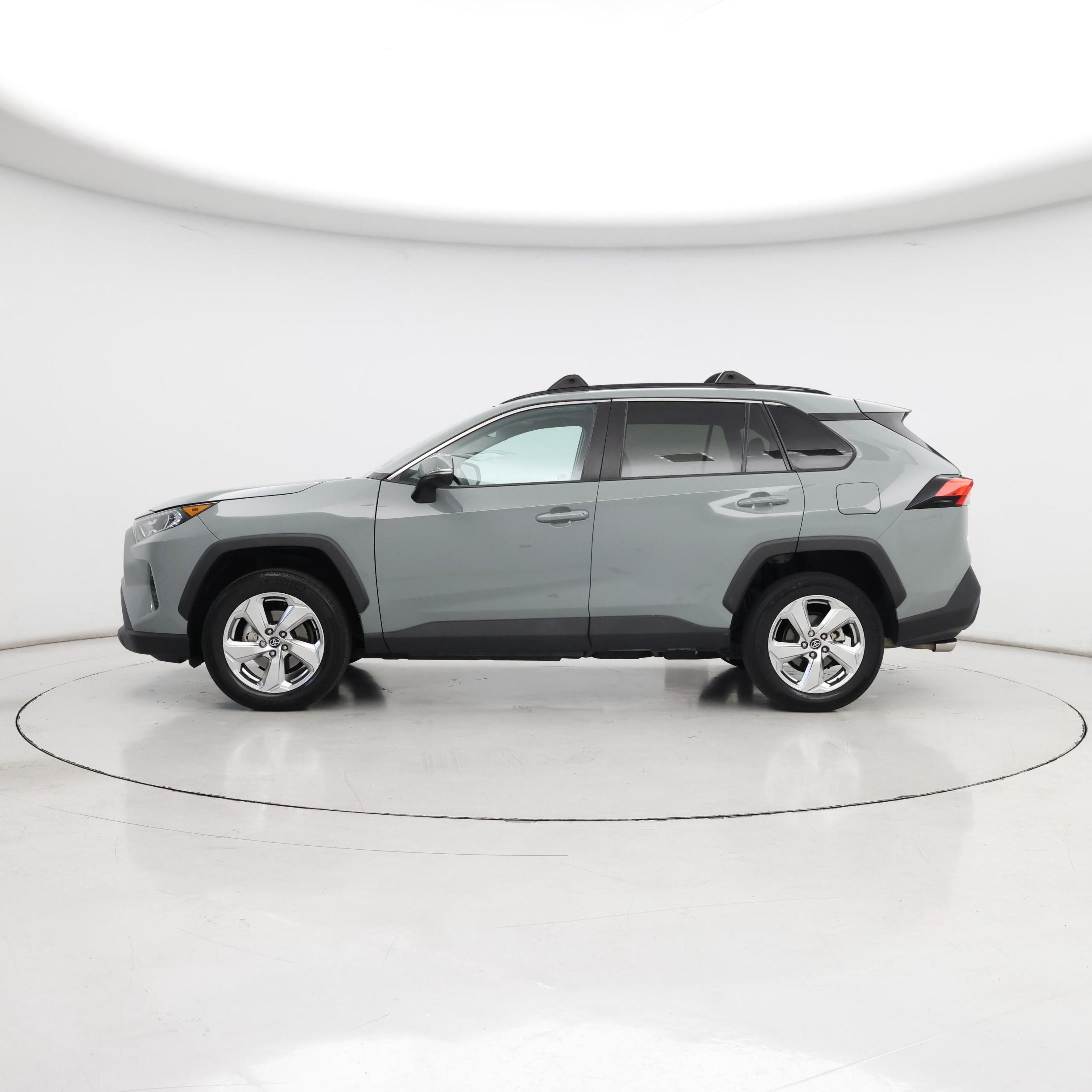 Thumbnail: 2021 Toyota RAV4 - 3