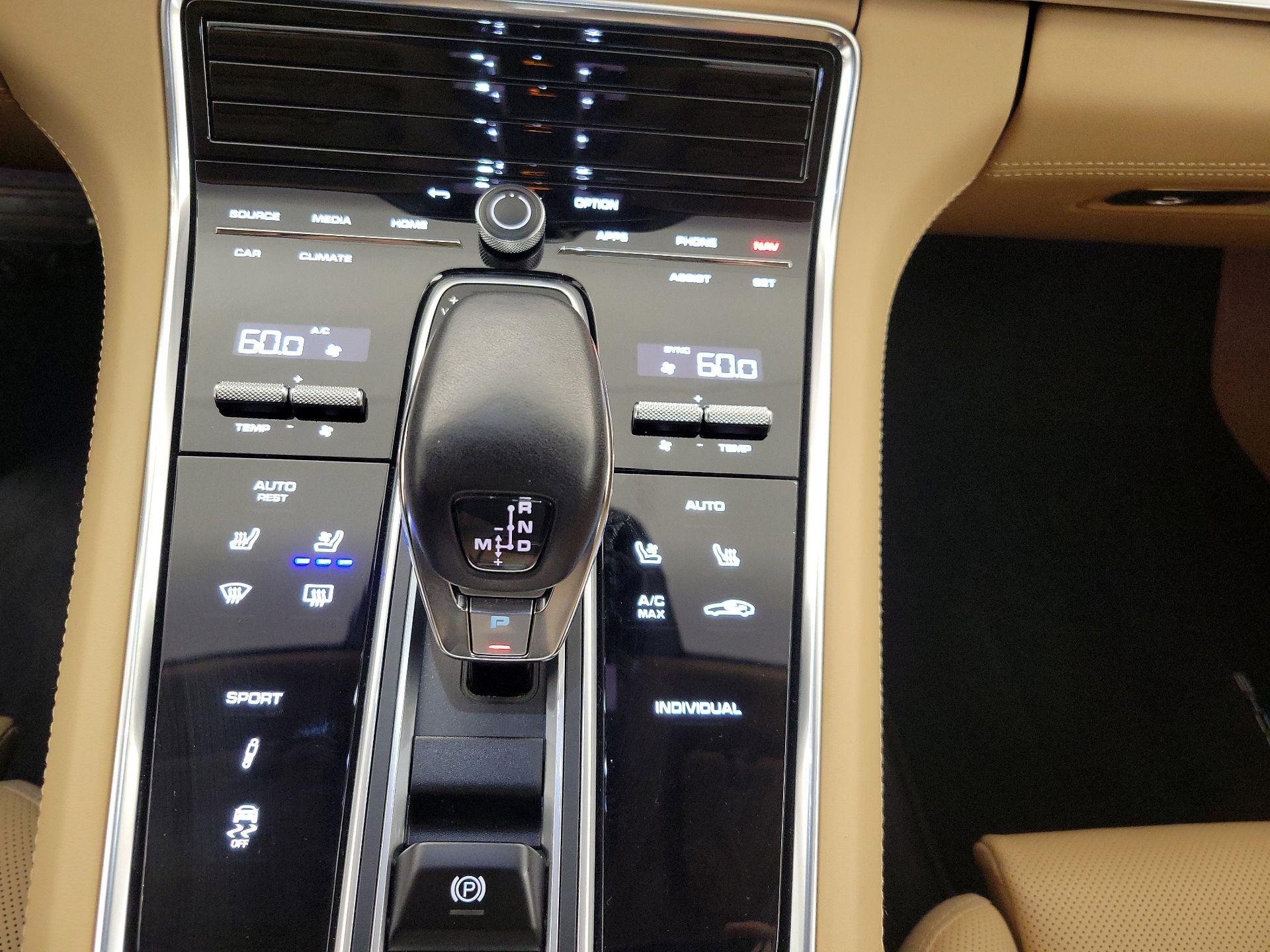 Thumbnail: 2022 Porsche Panamera - 18