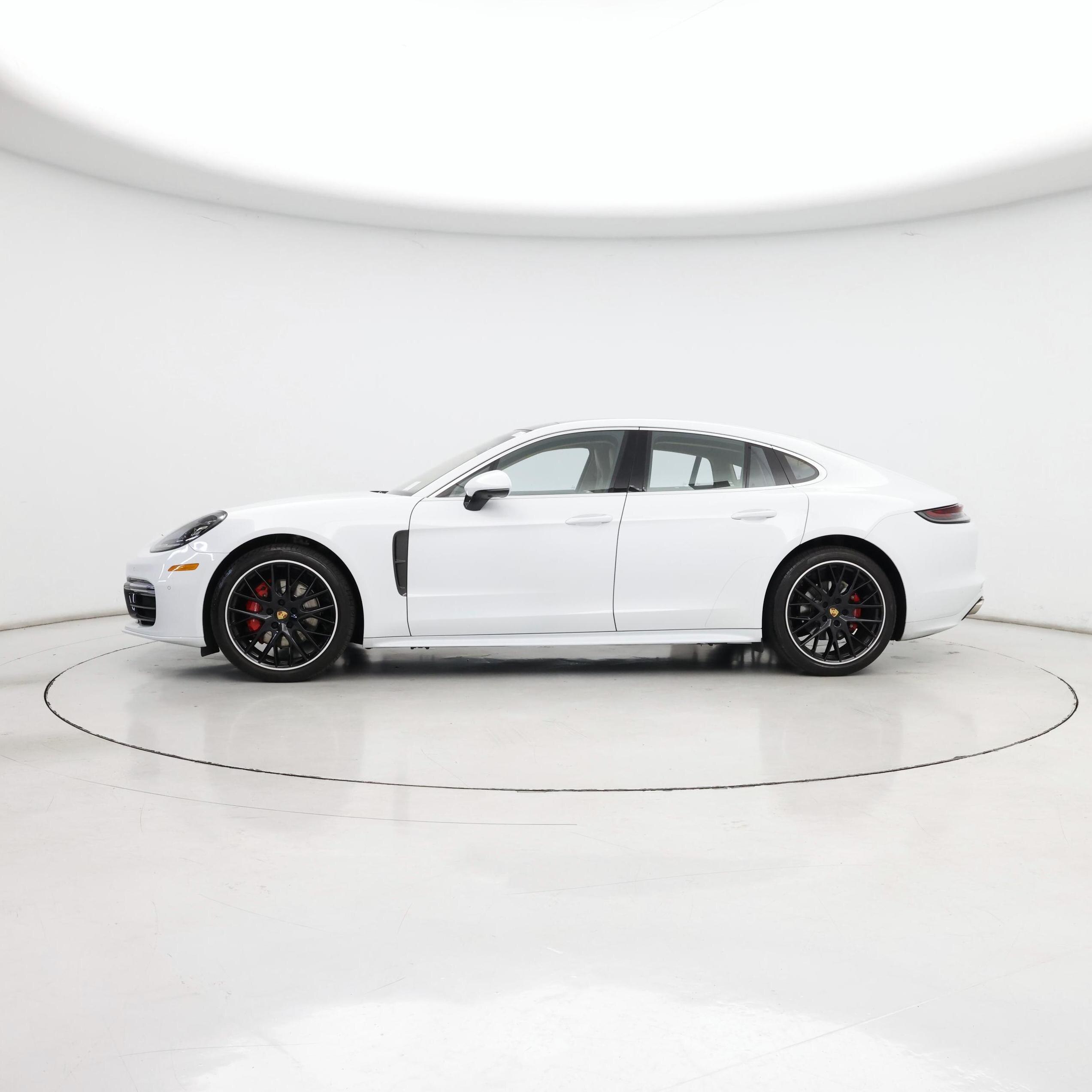 Thumbnail: 2022 Porsche Panamera - 3
