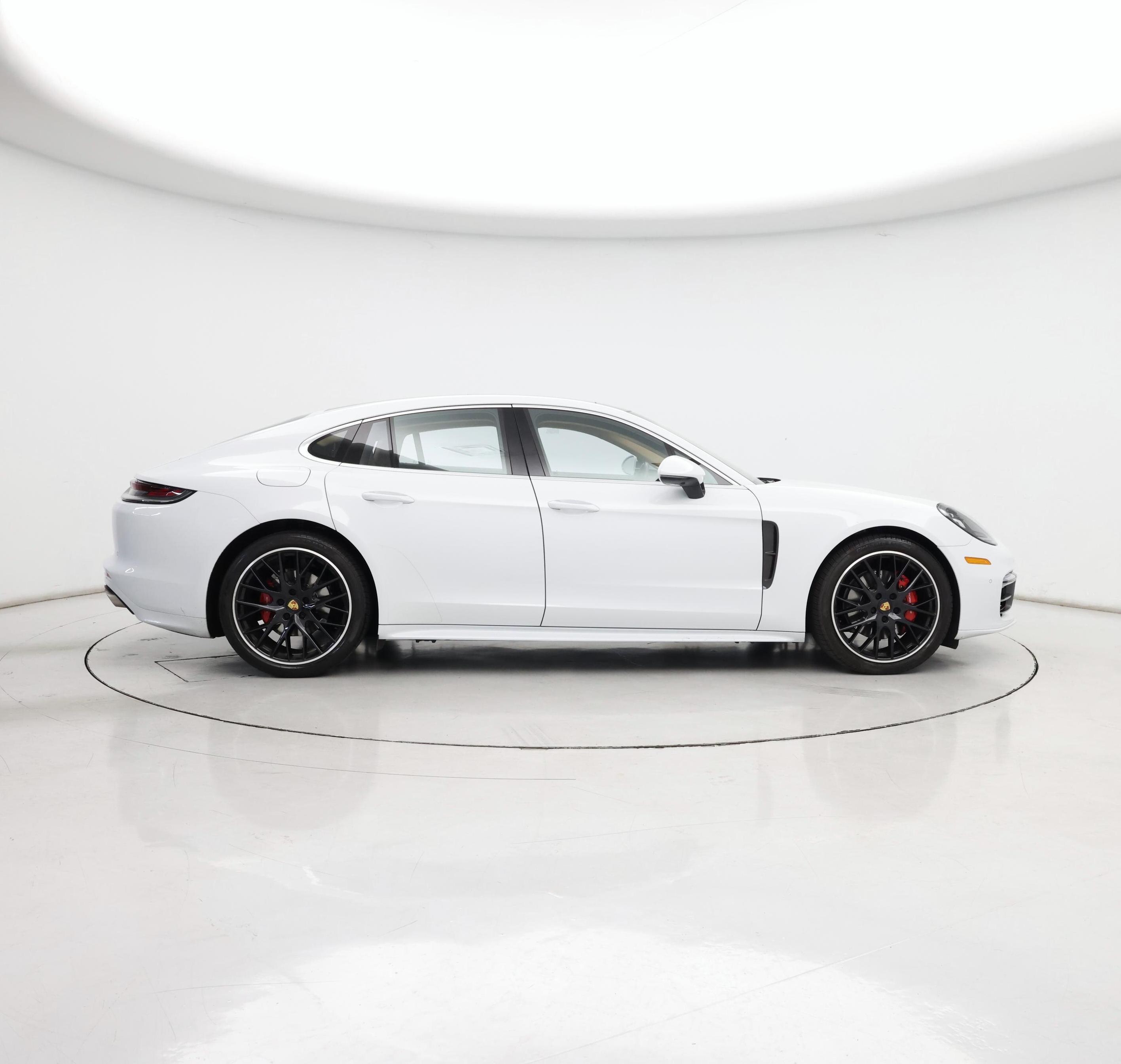 Thumbnail: 2022 Porsche Panamera - 7