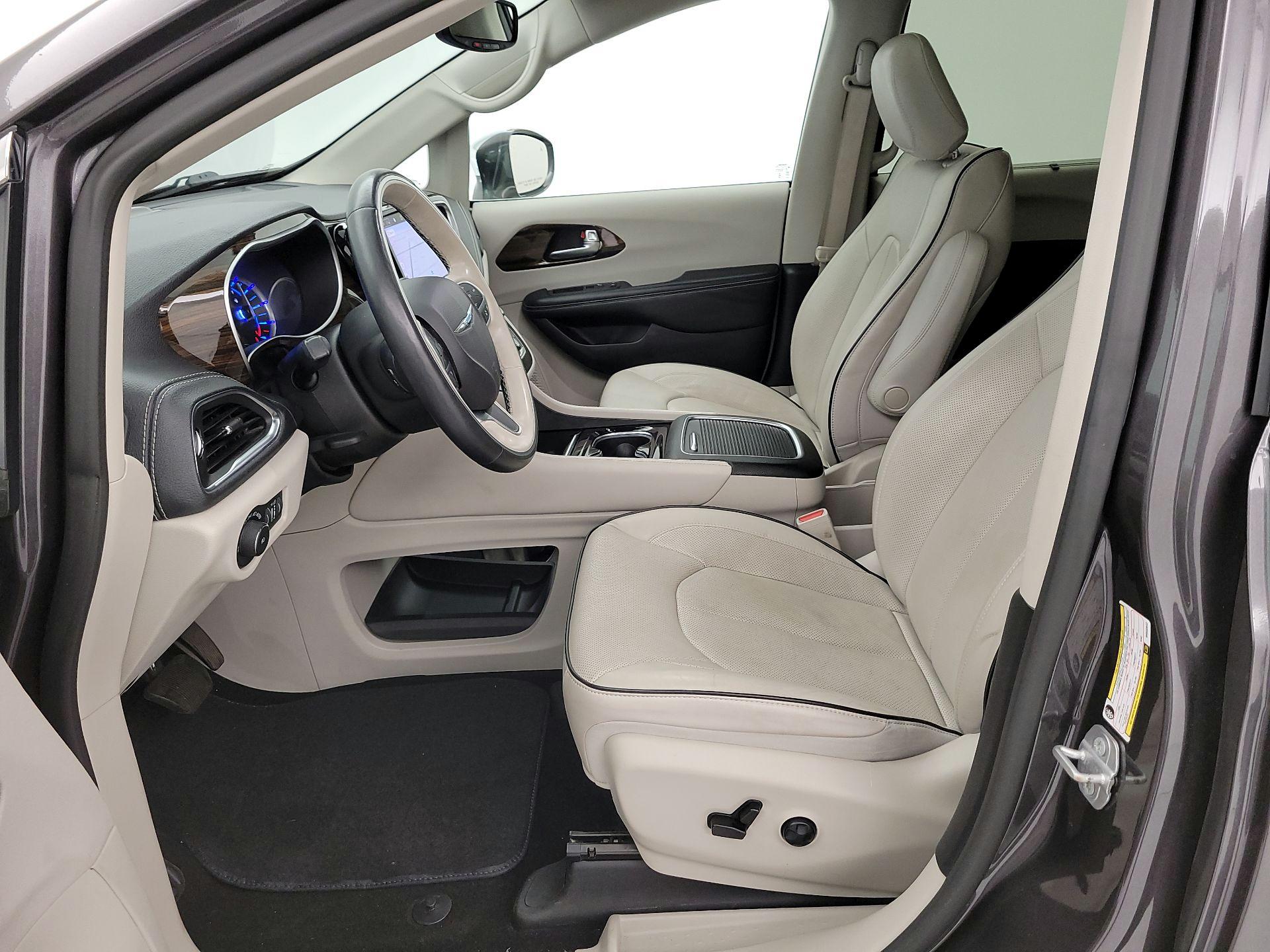 Thumbnail: 2021 Chrysler Pacifica - 11