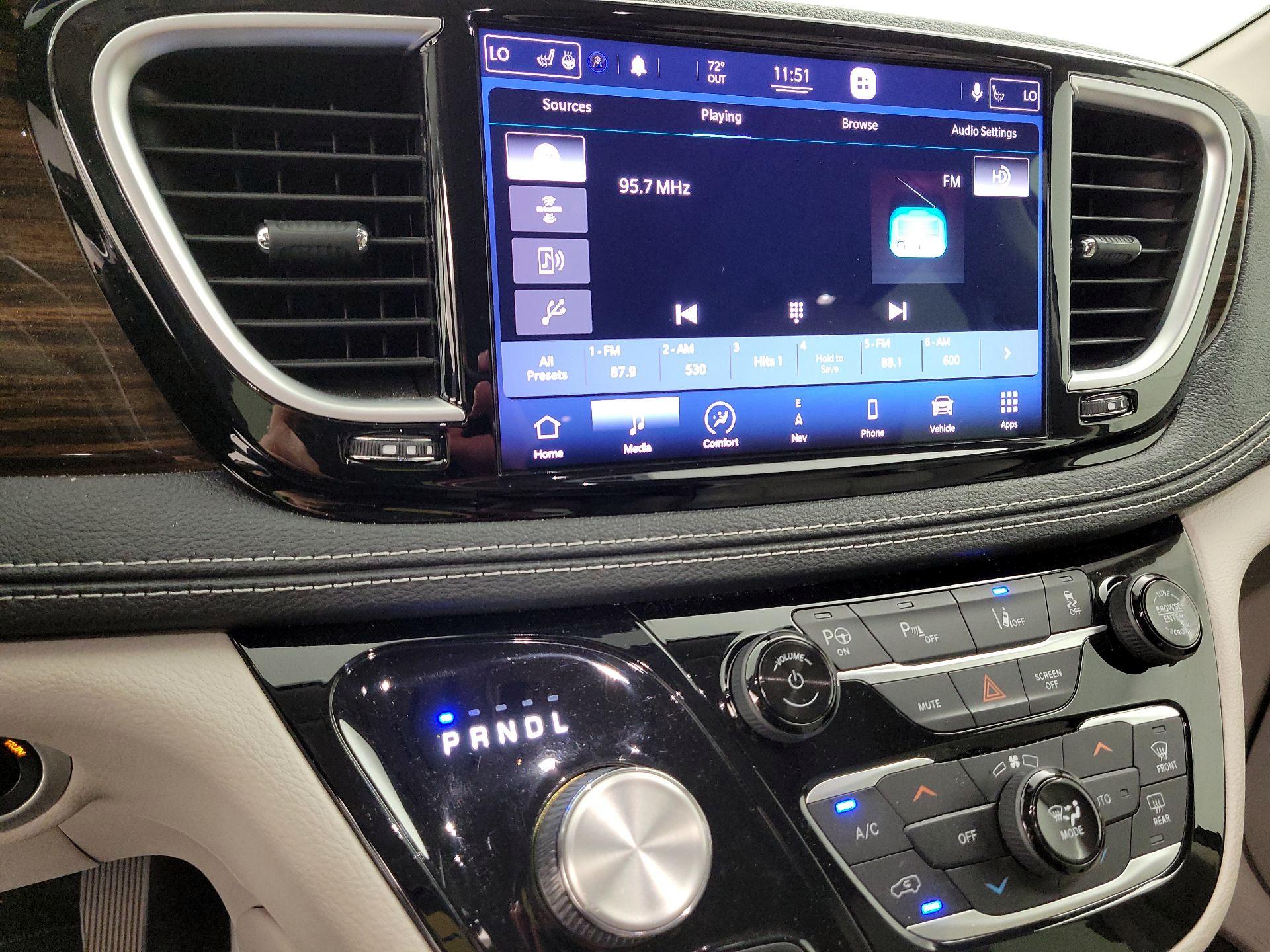 Thumbnail: 2021 Chrysler Pacifica - 16
