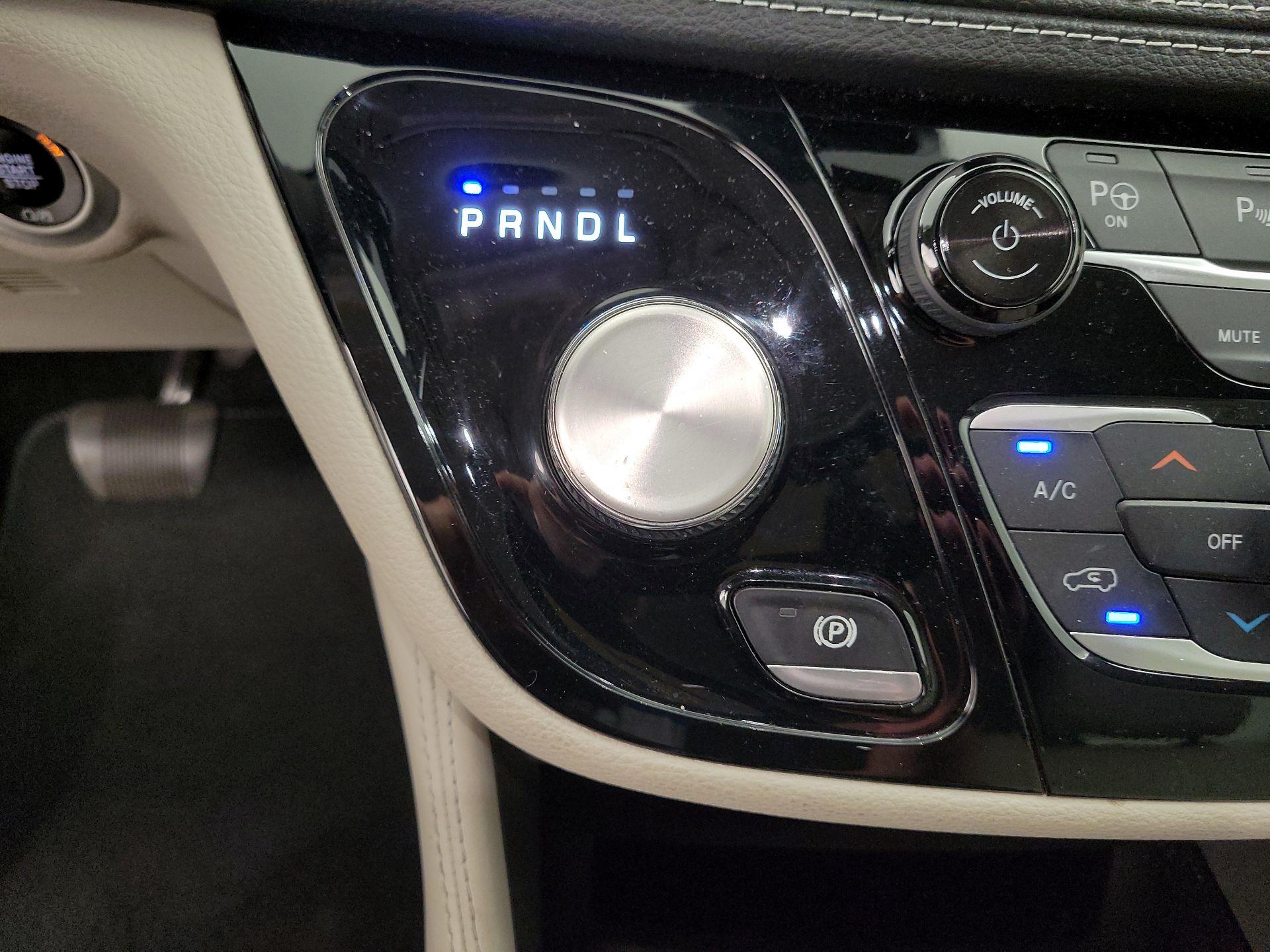 Thumbnail: 2021 Chrysler Pacifica - 18