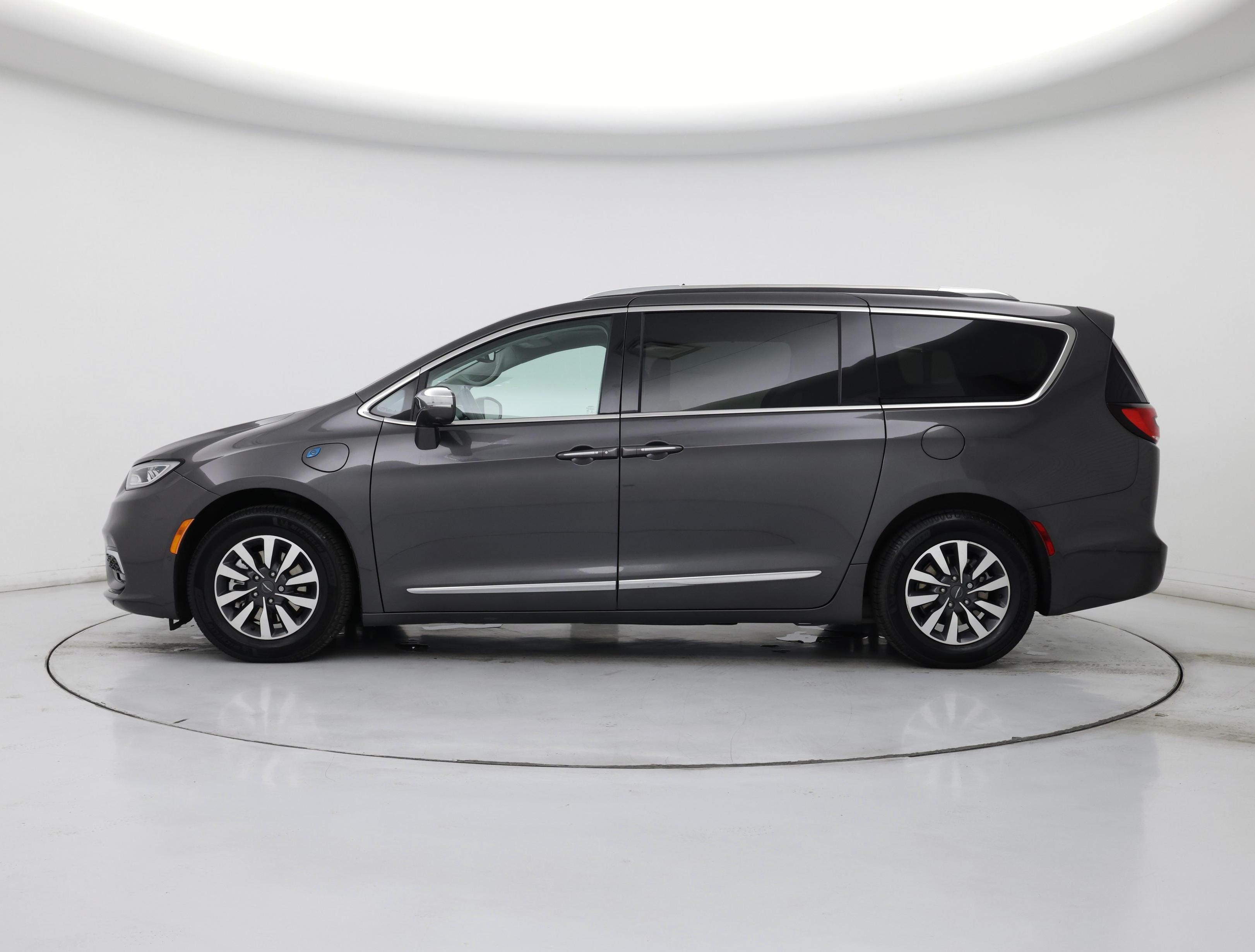 Thumbnail: 2021 Chrysler Pacifica - 3