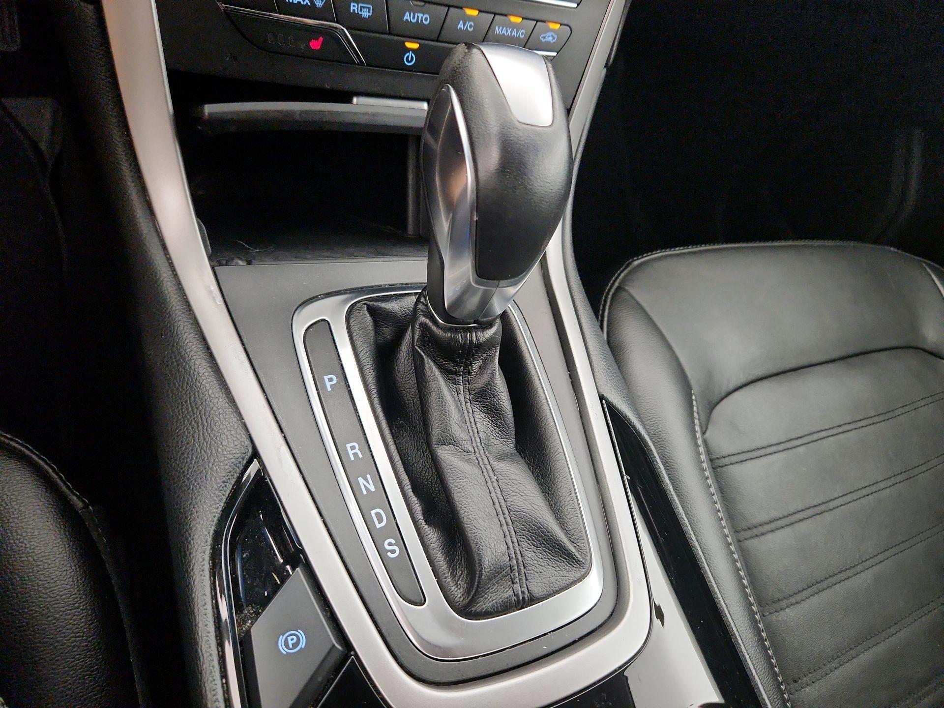 Thumbnail: 2017 Ford Edge - 17