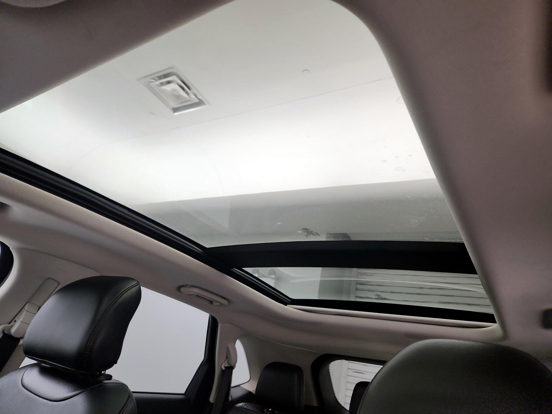 Thumbnail: 2017 Ford Edge - 19