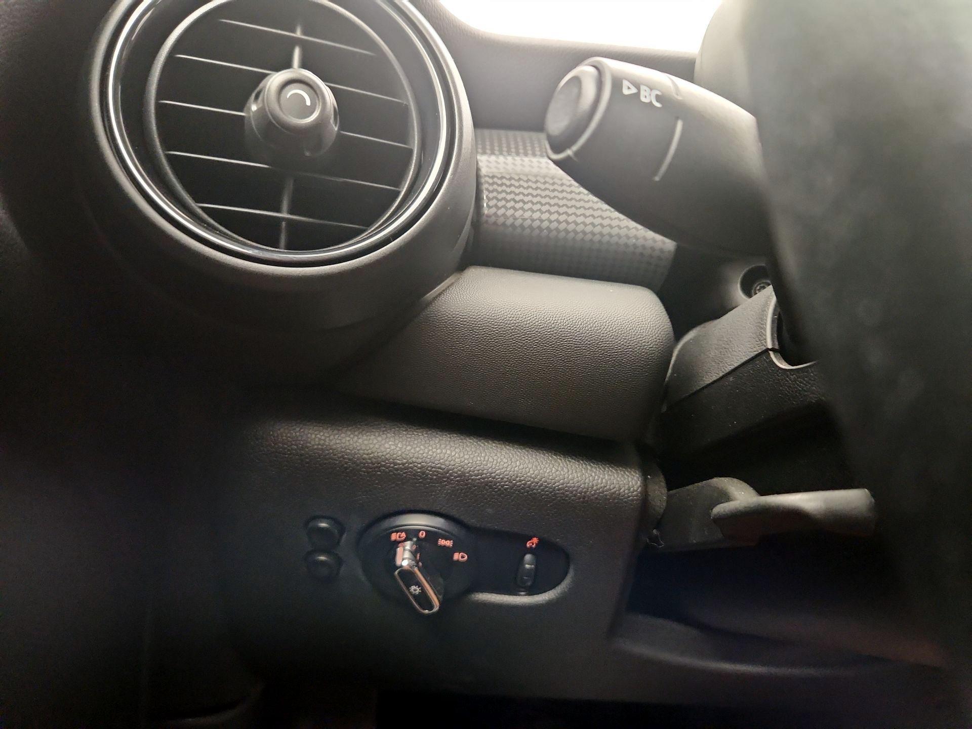Thumbnail: 2018 MINI Cooper Hardtop - 13