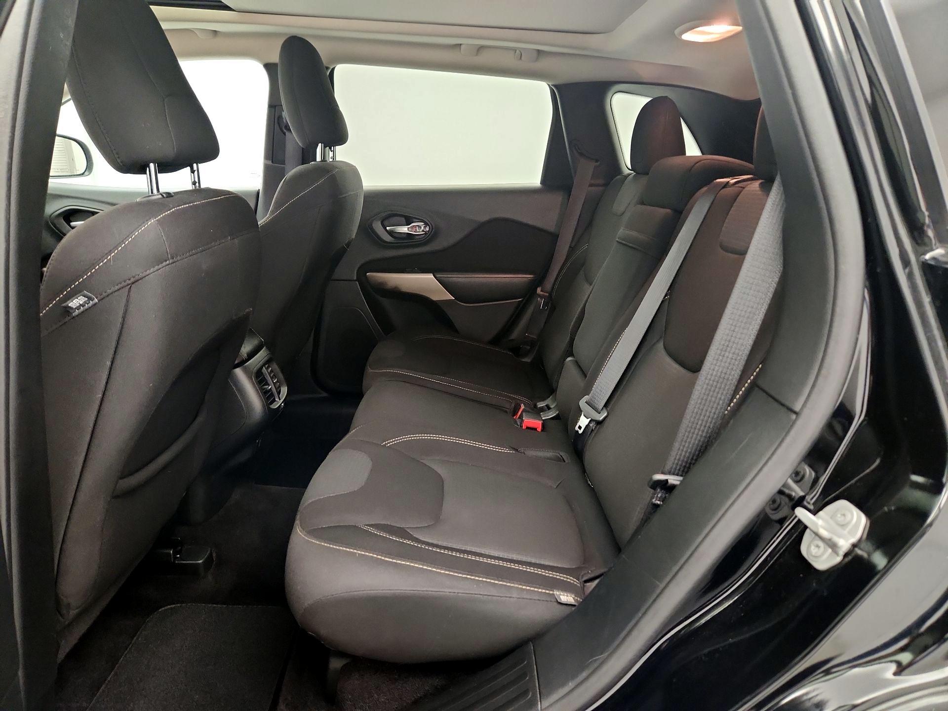 Thumbnail: 2017 Jeep Cherokee - 20