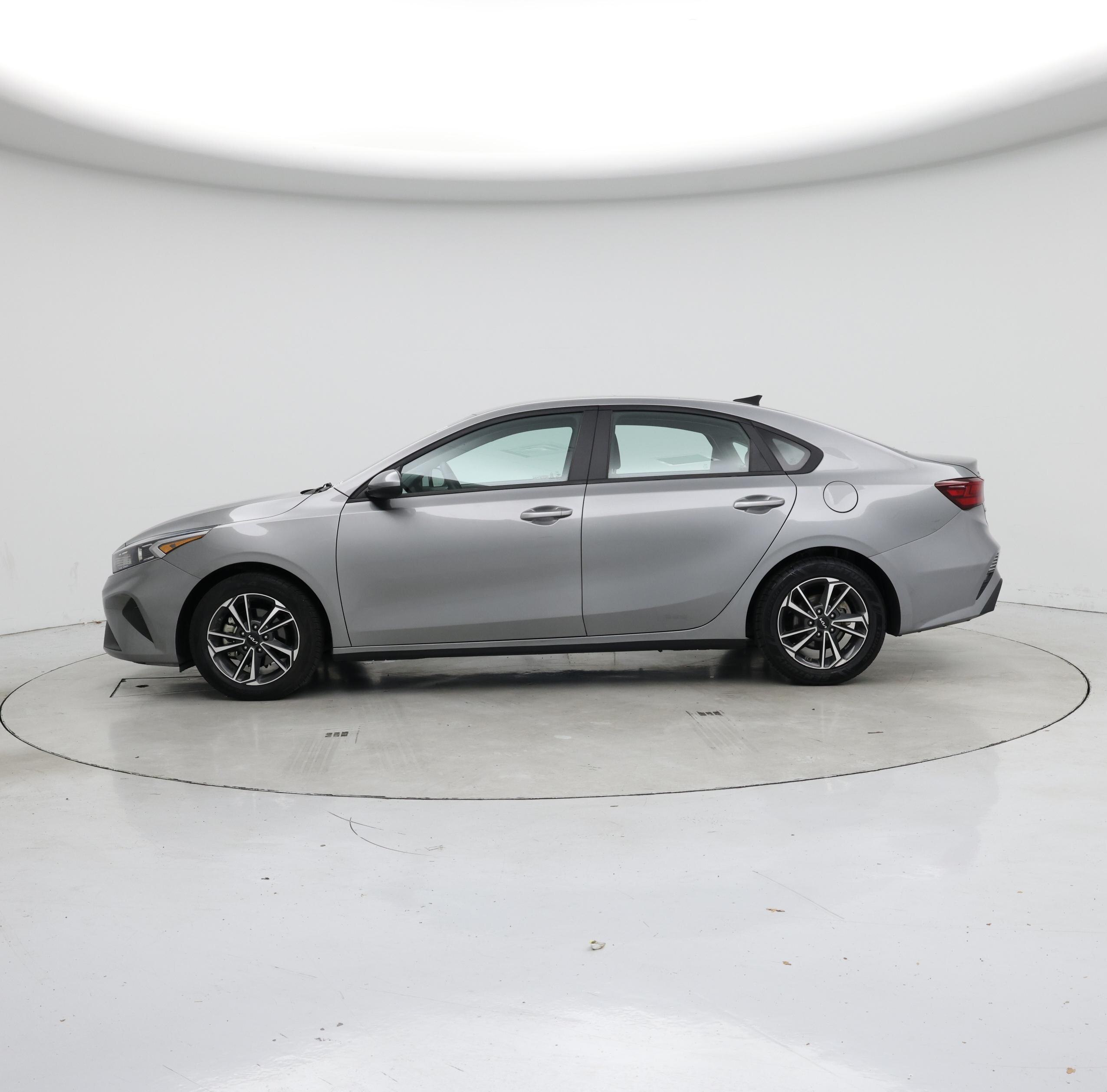 Thumbnail: 2023 Kia Forte - 3
