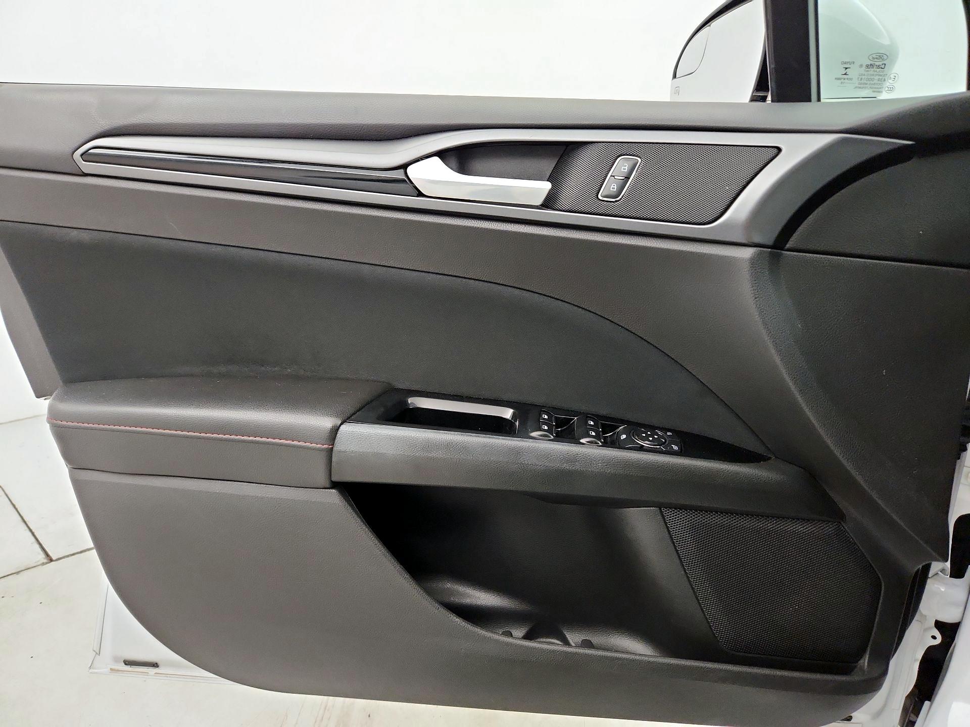 Thumbnail: 2016 Ford Fusion - 12