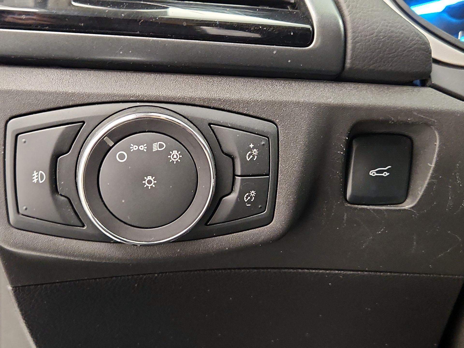 Thumbnail: 2016 Ford Fusion - 13