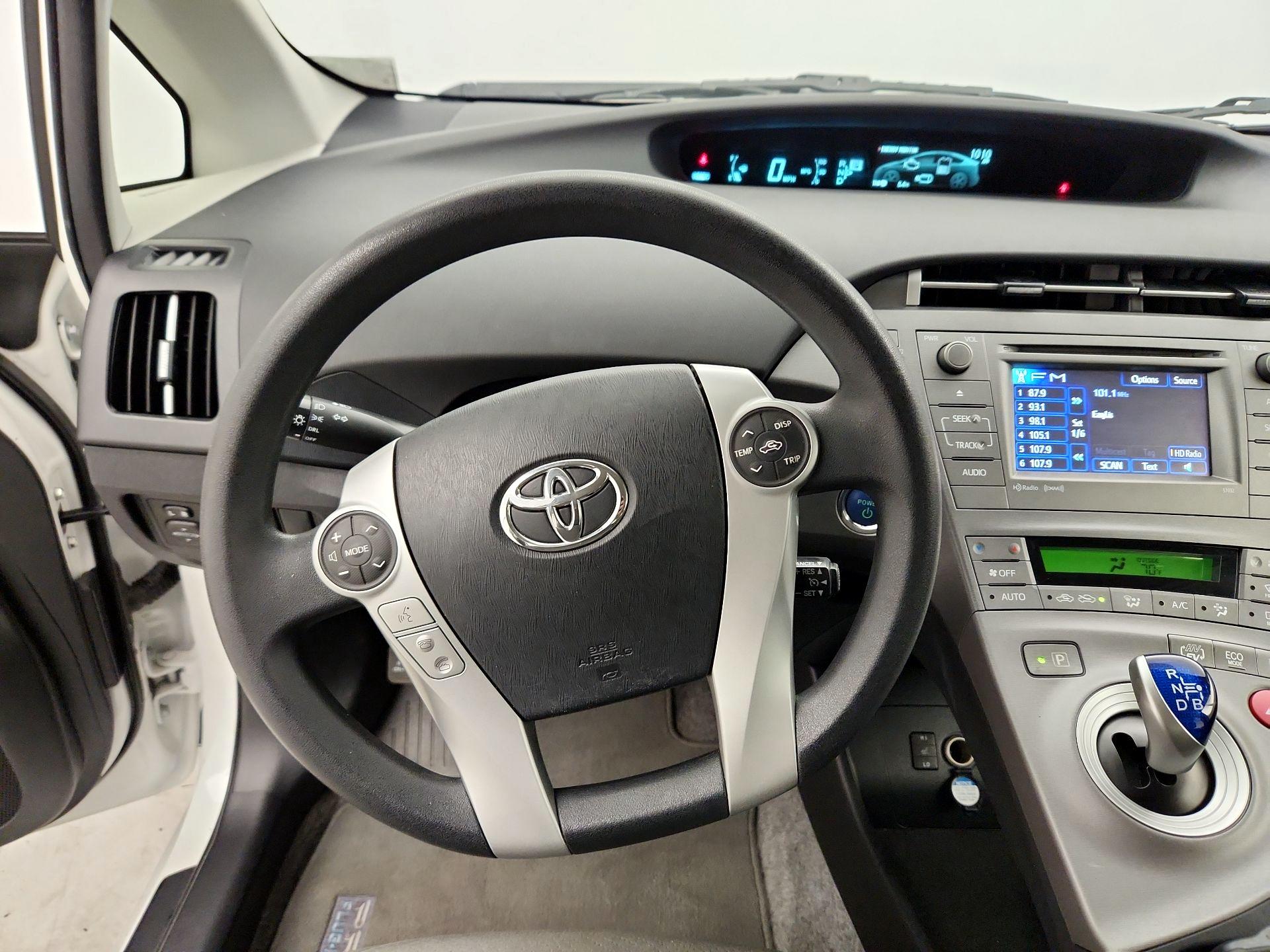 Thumbnail: 2014 Toyota Prius - 10