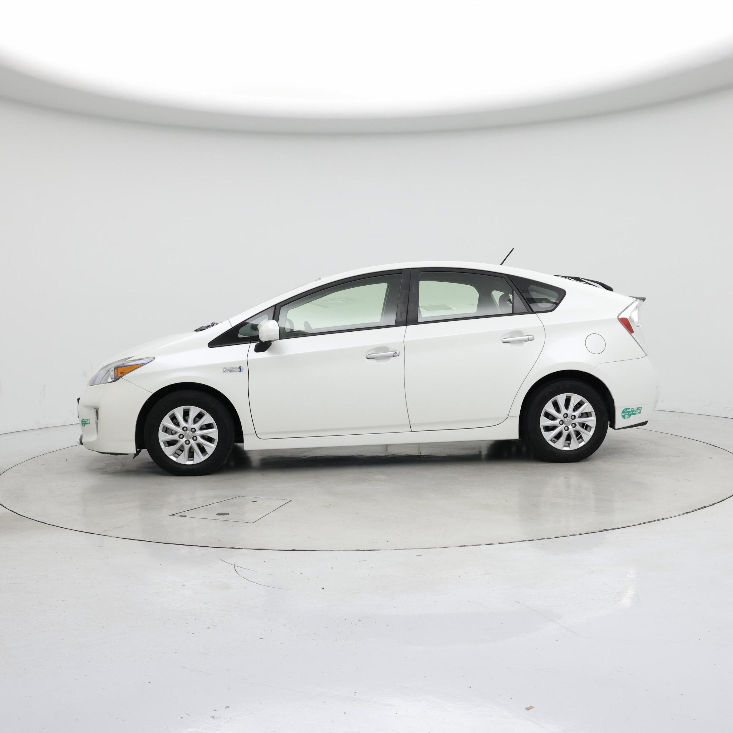 Thumbnail: 2014 Toyota Prius - 3