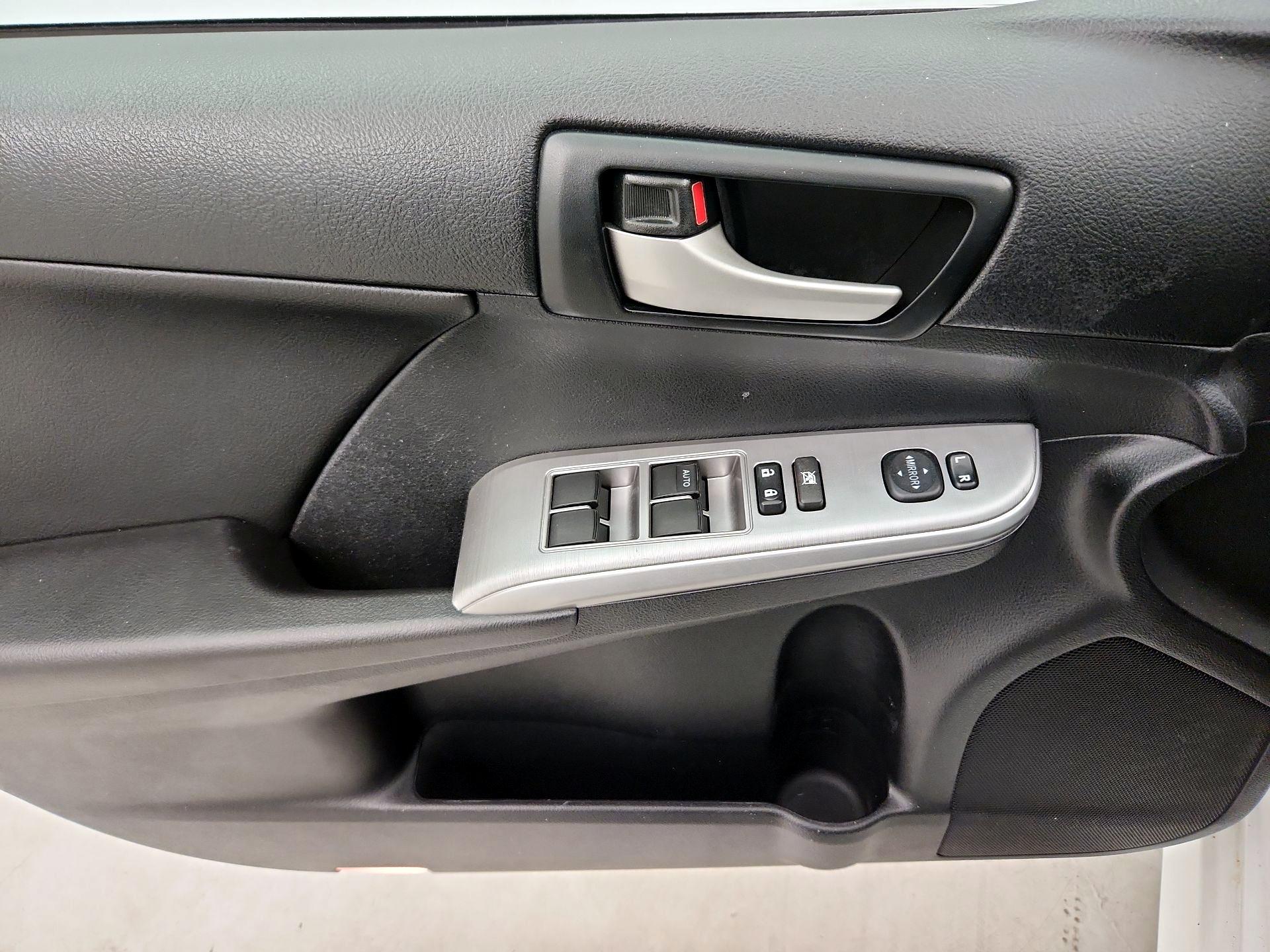Thumbnail: 2014 Toyota Camry - 12