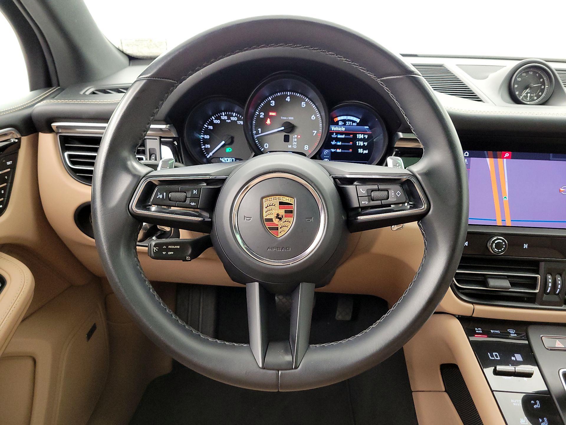 Thumbnail: 2022 Porsche Macan - 10