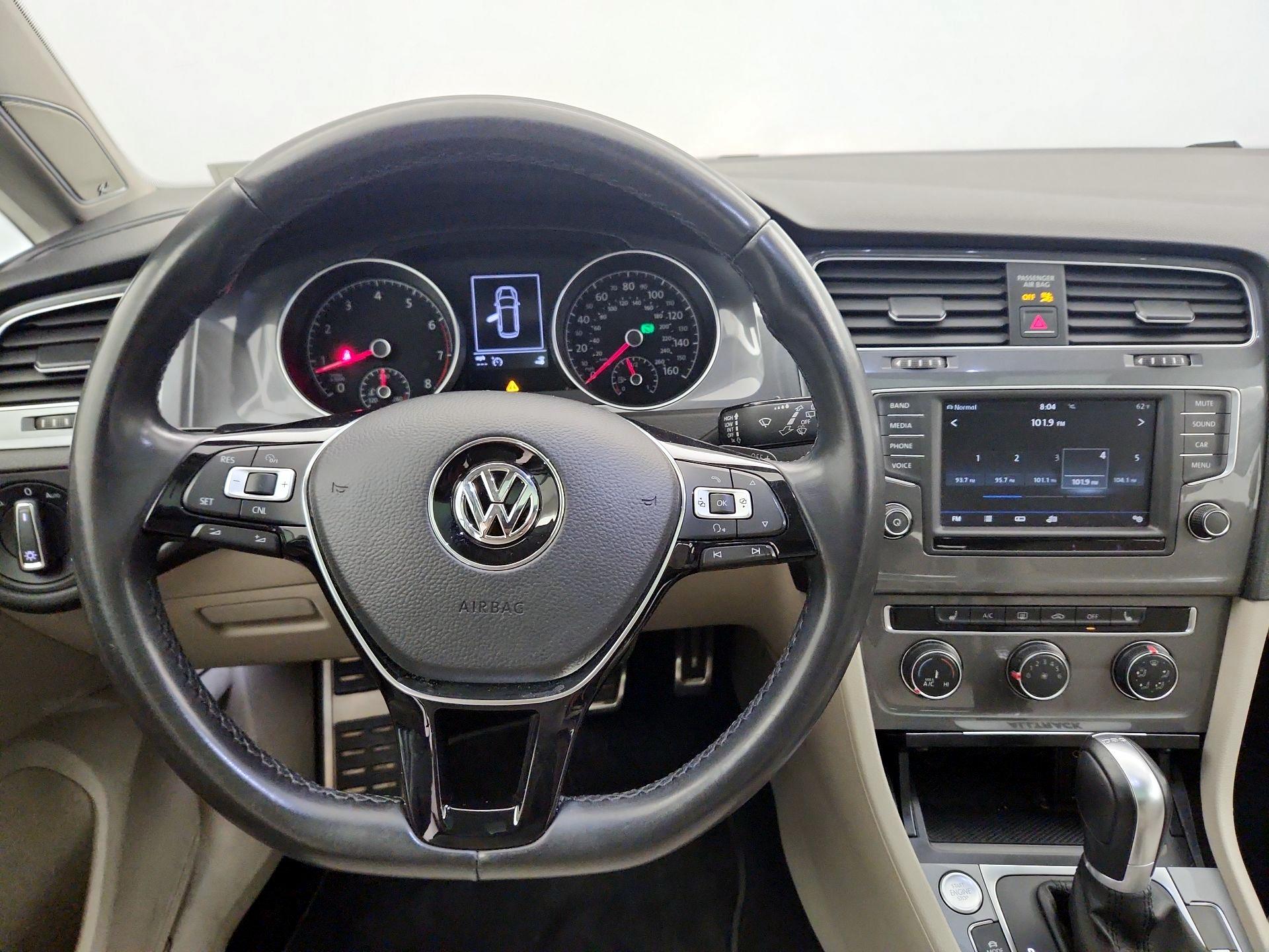 Thumbnail: 2017 Volkswagen Golf - 10